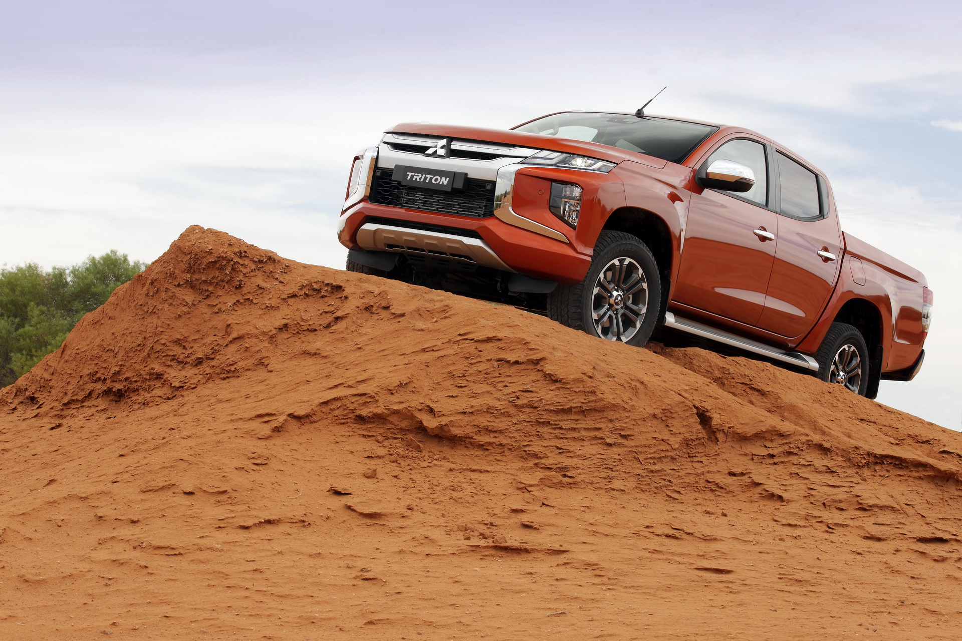 2019 mitsubishi l200 pickup unveiled 37 Updated Mitsubishi L200 Pickup Unveiled With Fresh Styling, Enhanced 4WD System