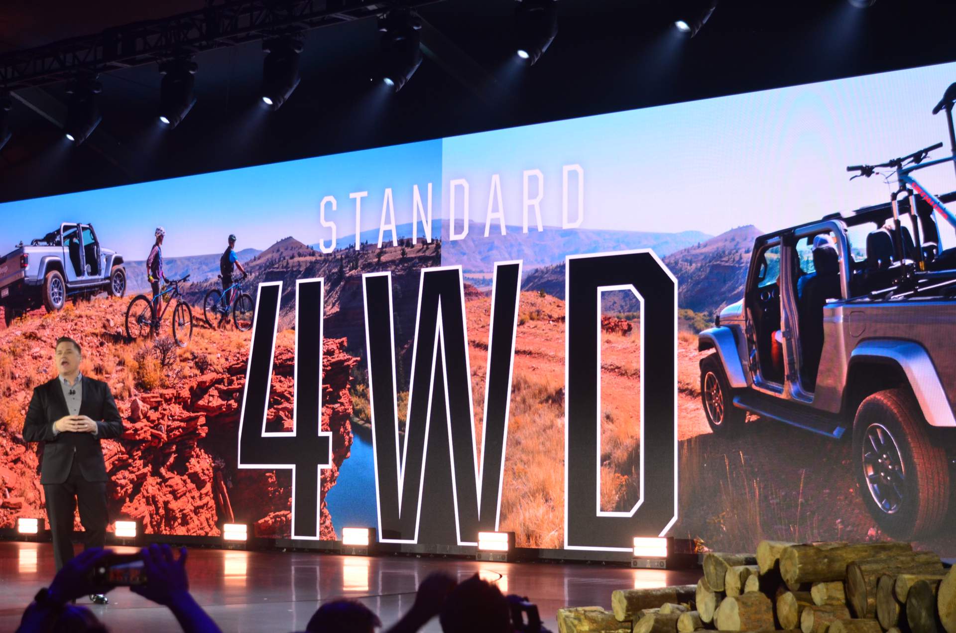 2020 Jeep Gladiator at 2018 LA Auto Show 25 2020 Jeep Gladiator Just Can’t Wait To Tackle Some Off-Road Trails