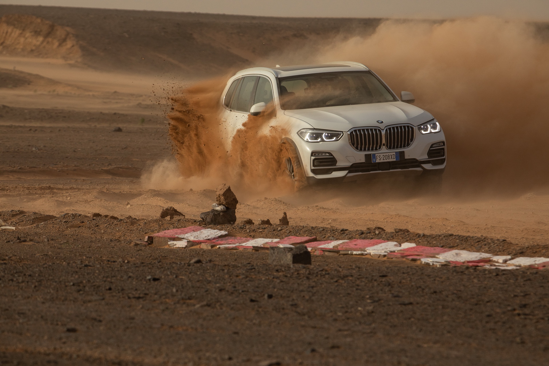 bmw x5 monza circuit sahara 21 BMW Recreates Monza Track In The Sahara, Unleashes New X5
