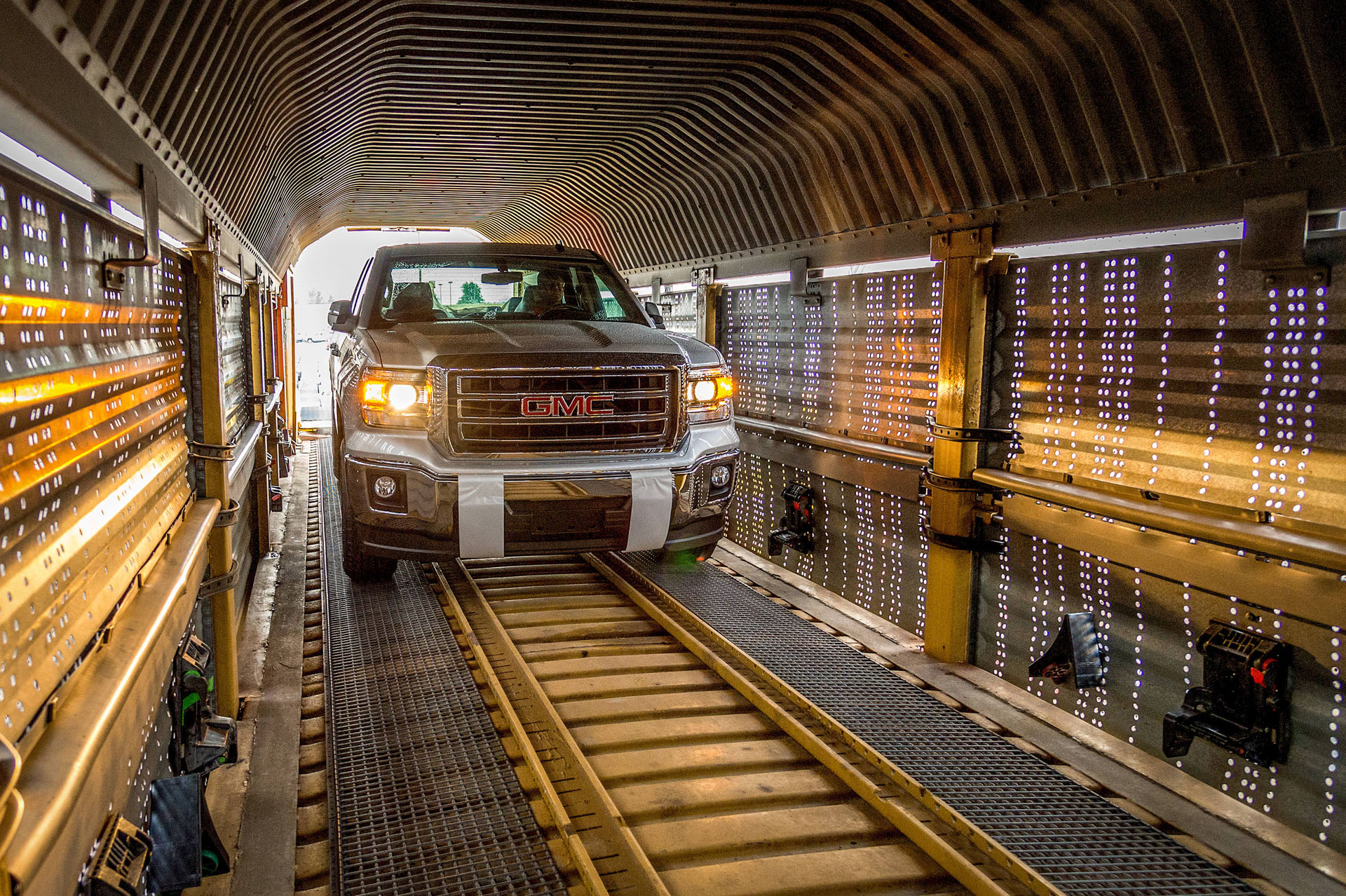 2014SierraShipping01 GM’s Gonna Keep Building The Old Silverado/Sierra