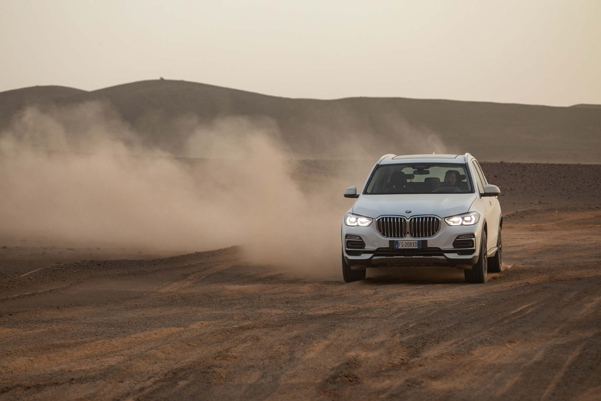 bmw x5 monza circuit sahara 26 BMW Recreates Monza Track In The Sahara, Unleashes New X5