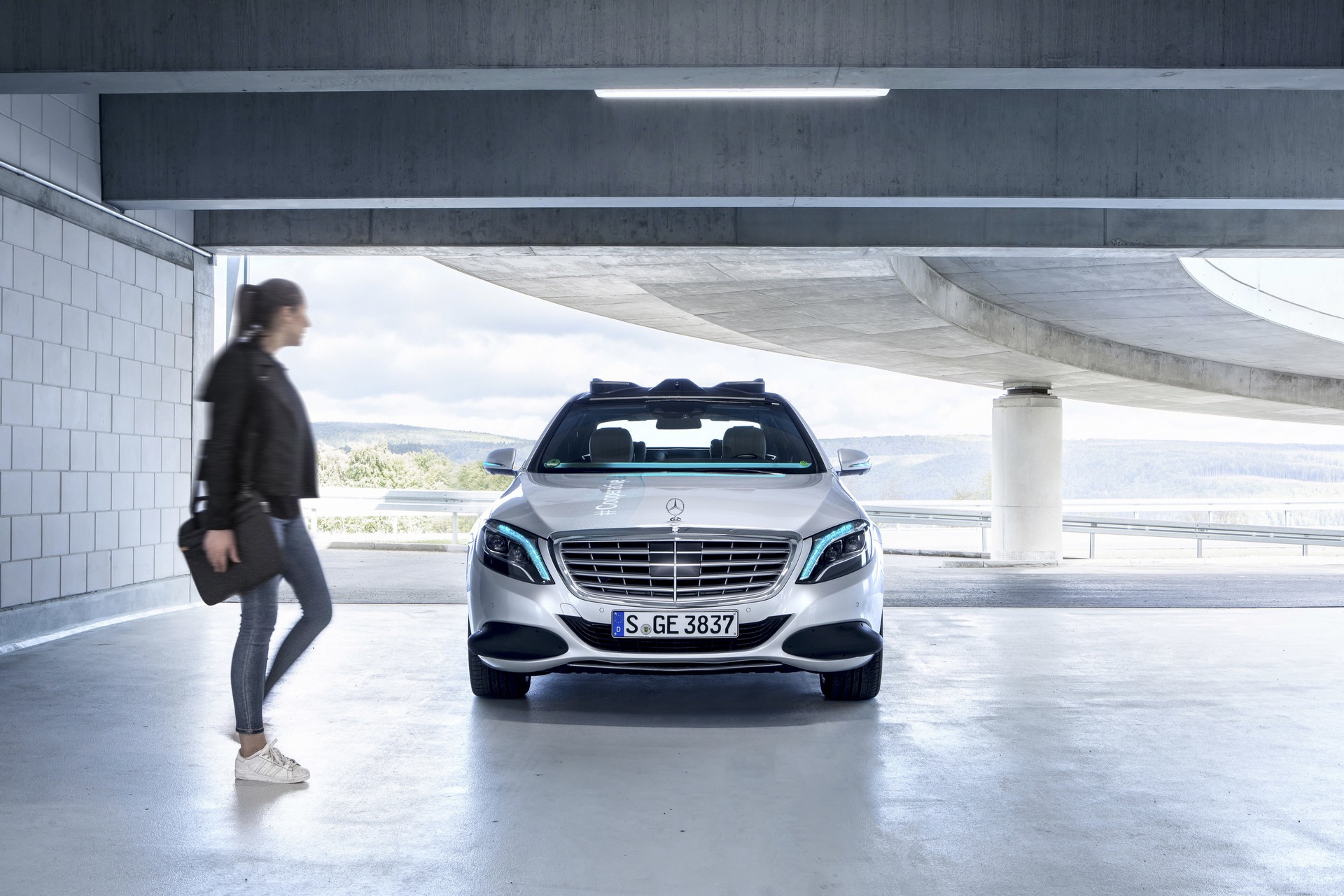 Mercedes-S-Class-Concept-2 Mercedes S-Class Cooperative Concept Previews A Potential Light Signaling System For Autonomous Cars