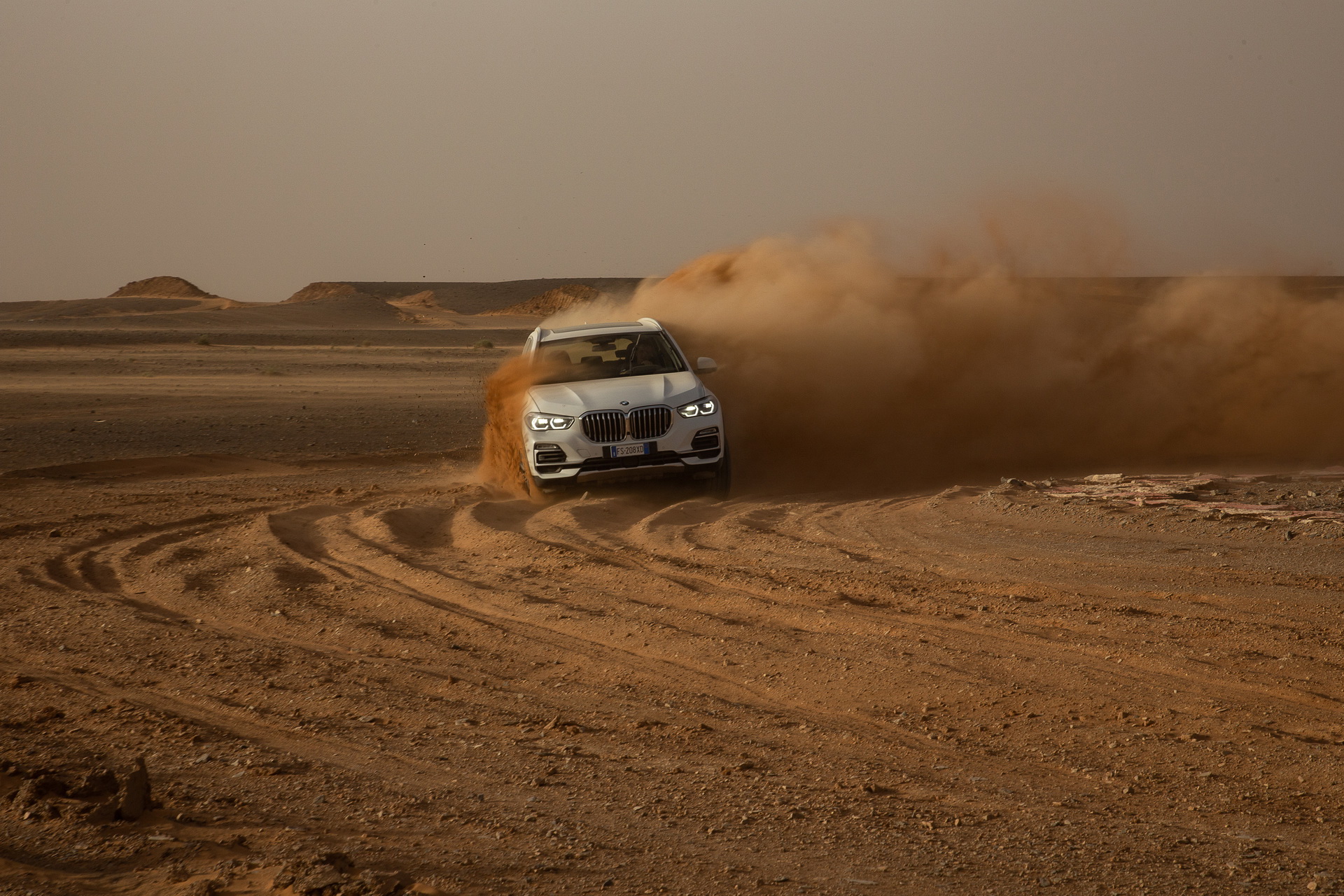 bmw x5 monza circuit sahara 29 BMW Recreates Monza Track In The Sahara, Unleashes New X5