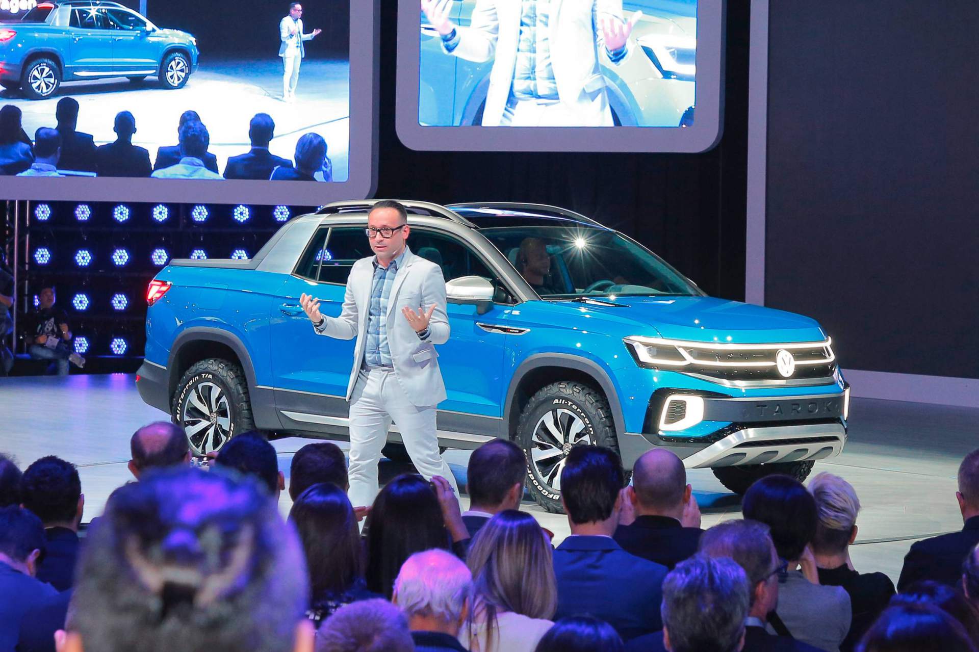 World première of the Tarok Concept in São Paulo VW Tarok Concept Breaks Cover, Previews Global Compact Pickup