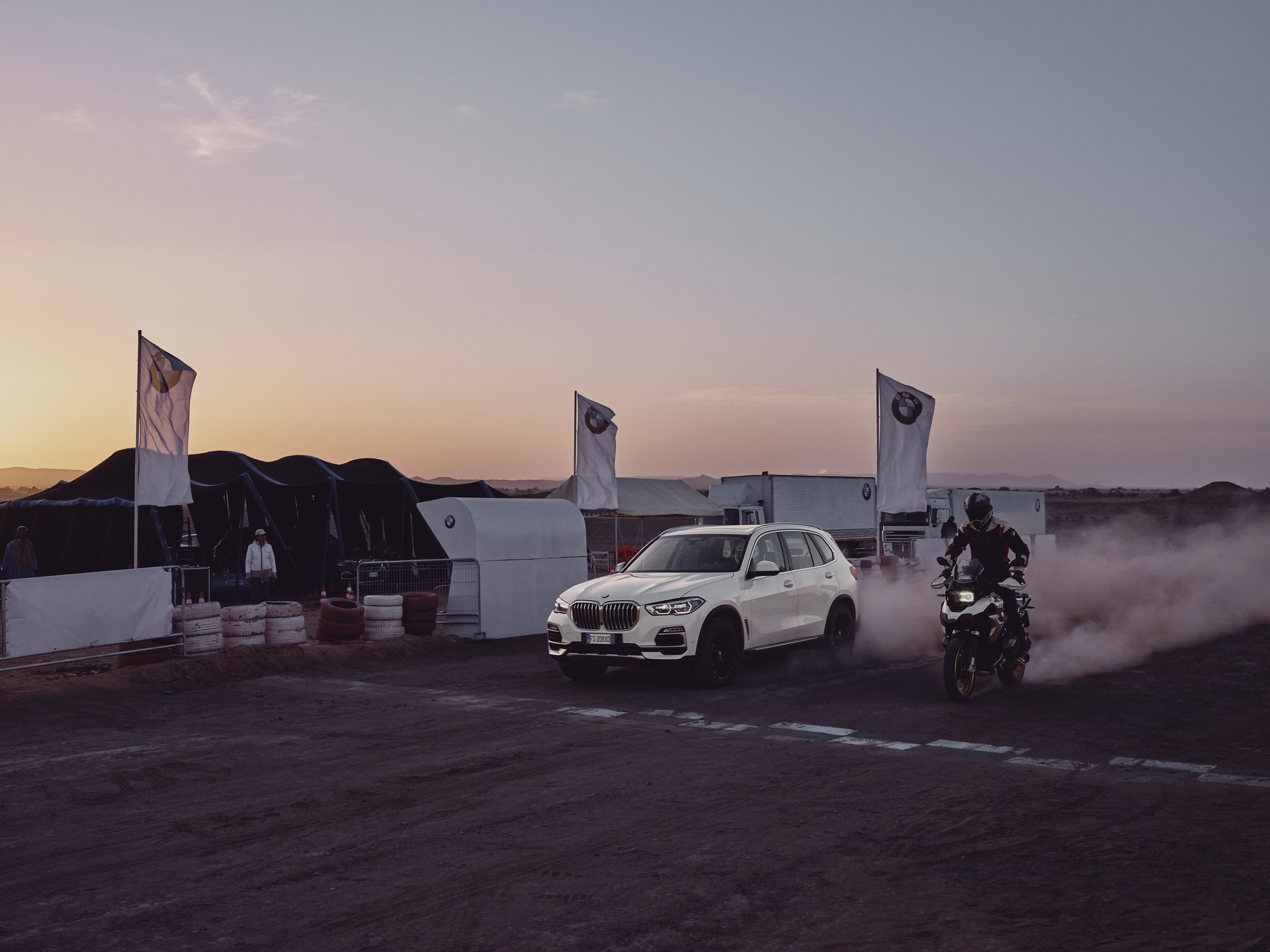 bmw x5 monza circuit sahara 6 BMW Recreates Monza Track In The Sahara, Unleashes New X5