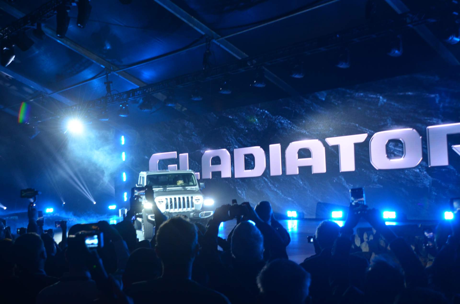 2020 Jeep Gladiator at 2018 LA Auto Show 21 2020 Jeep Gladiator Just Can’t Wait To Tackle Some Off-Road Trails