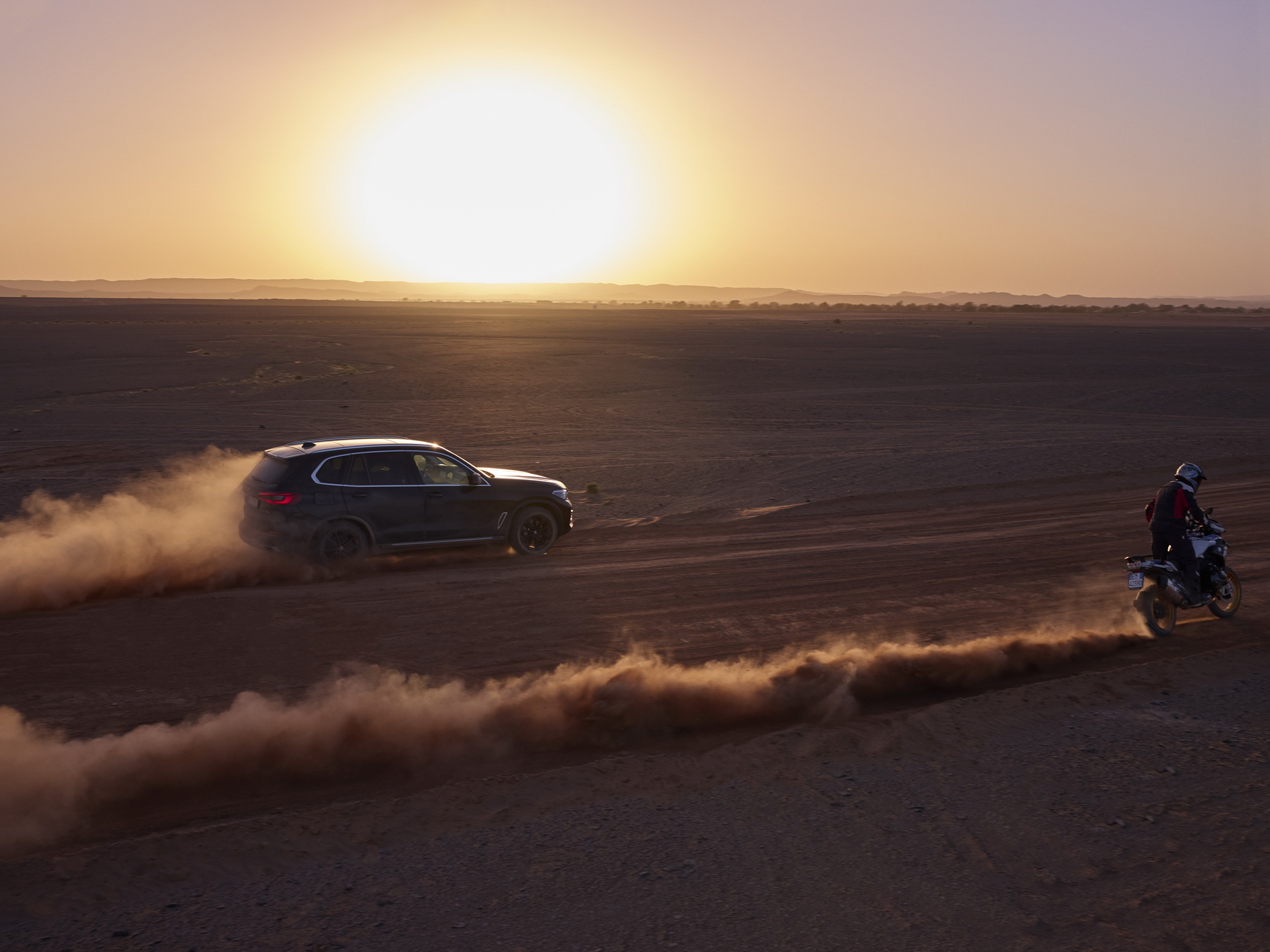 bmw x5 monza circuit sahara 4 BMW Recreates Monza Track In The Sahara, Unleashes New X5