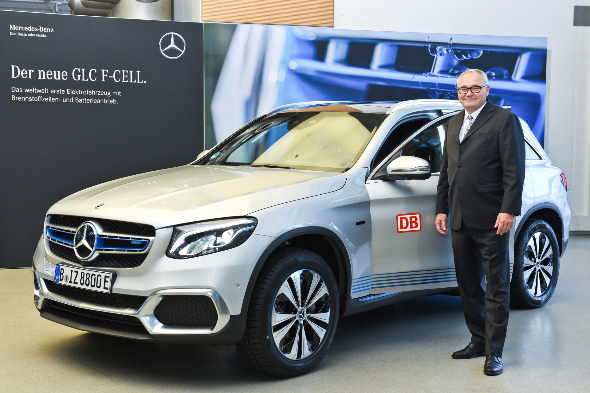 2019-Mercedes-GLC-FCell-11 New Mercedes GLC F-Cell Is The World’s First Plug-In Hybrid That Can Run On Hydrogen