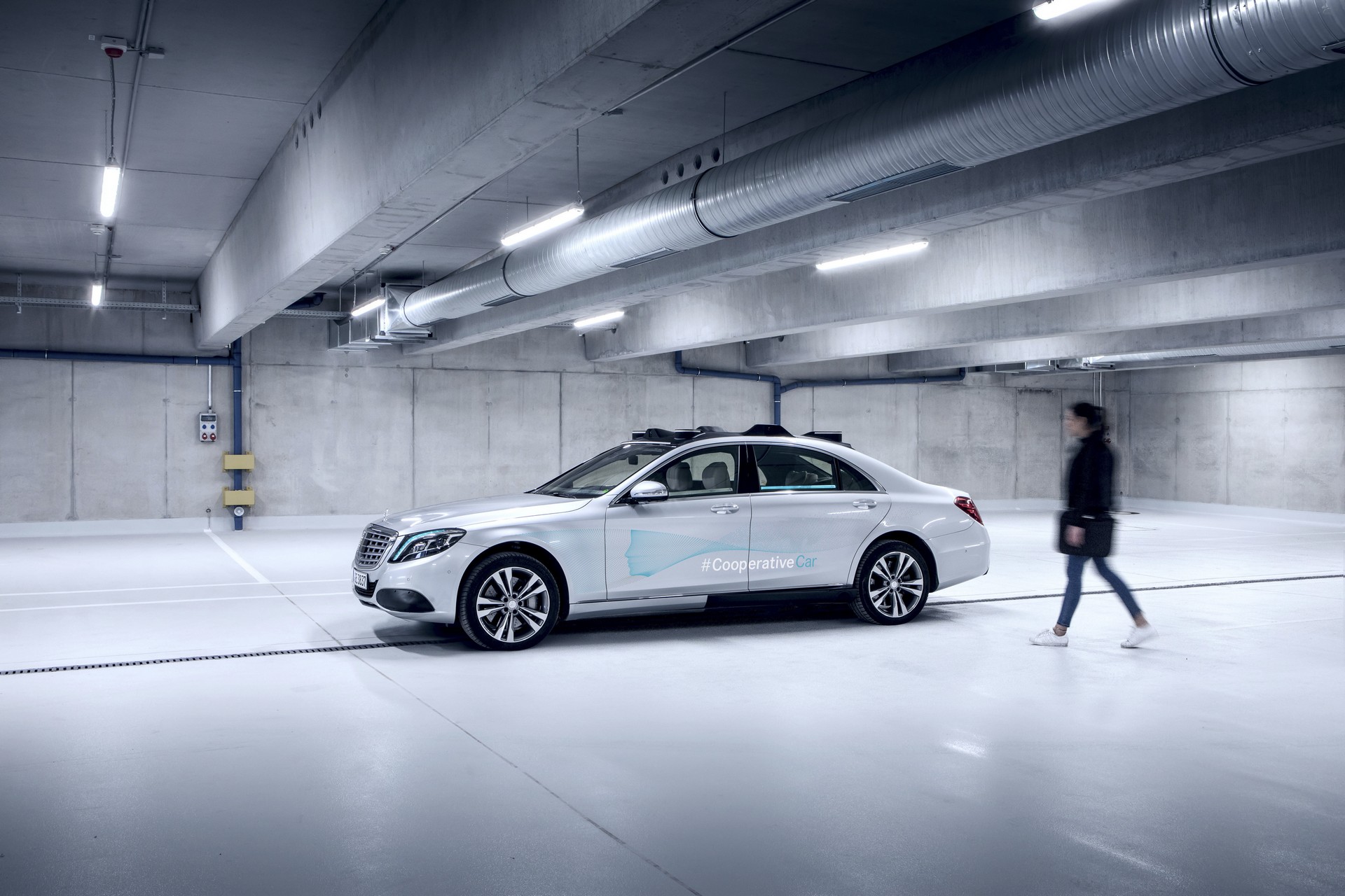 Mercedes-S-Class-Concept-4 Mercedes S-Class Cooperative Concept Previews A Potential Light Signaling System For Autonomous Cars