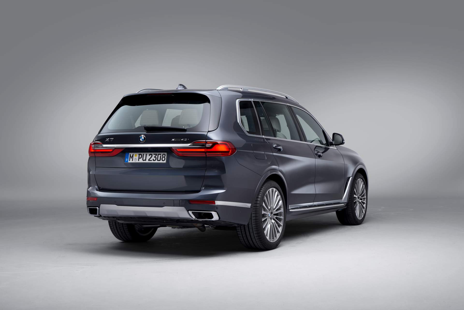 2019 BMW X7 60 The New BMW X7 Is So Big It Barely Fits In The Photos