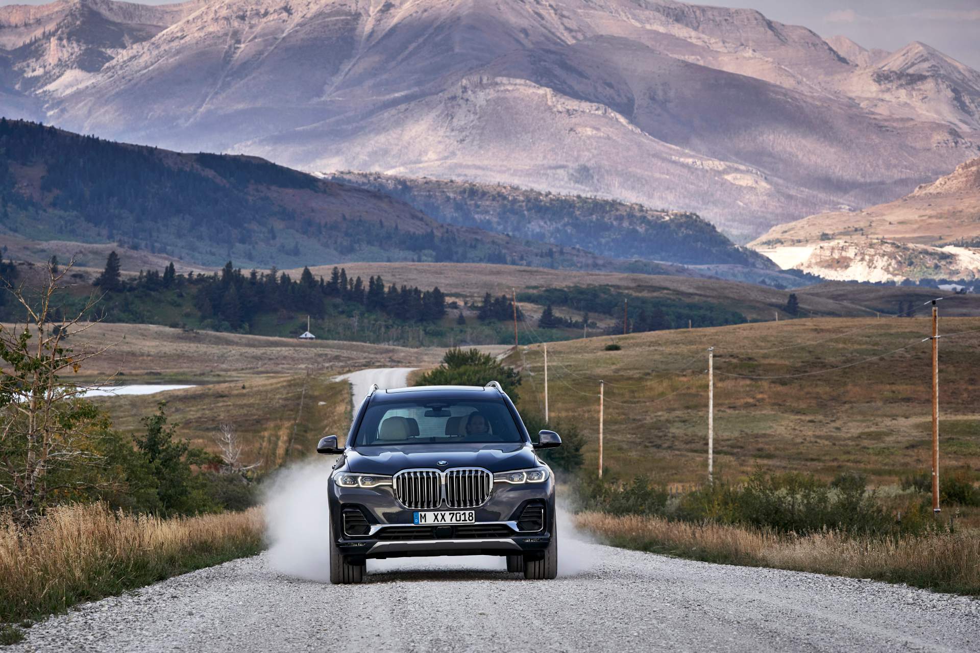 2019 BMW X7 34 The New BMW X7 Is So Big It Barely Fits In The Photos