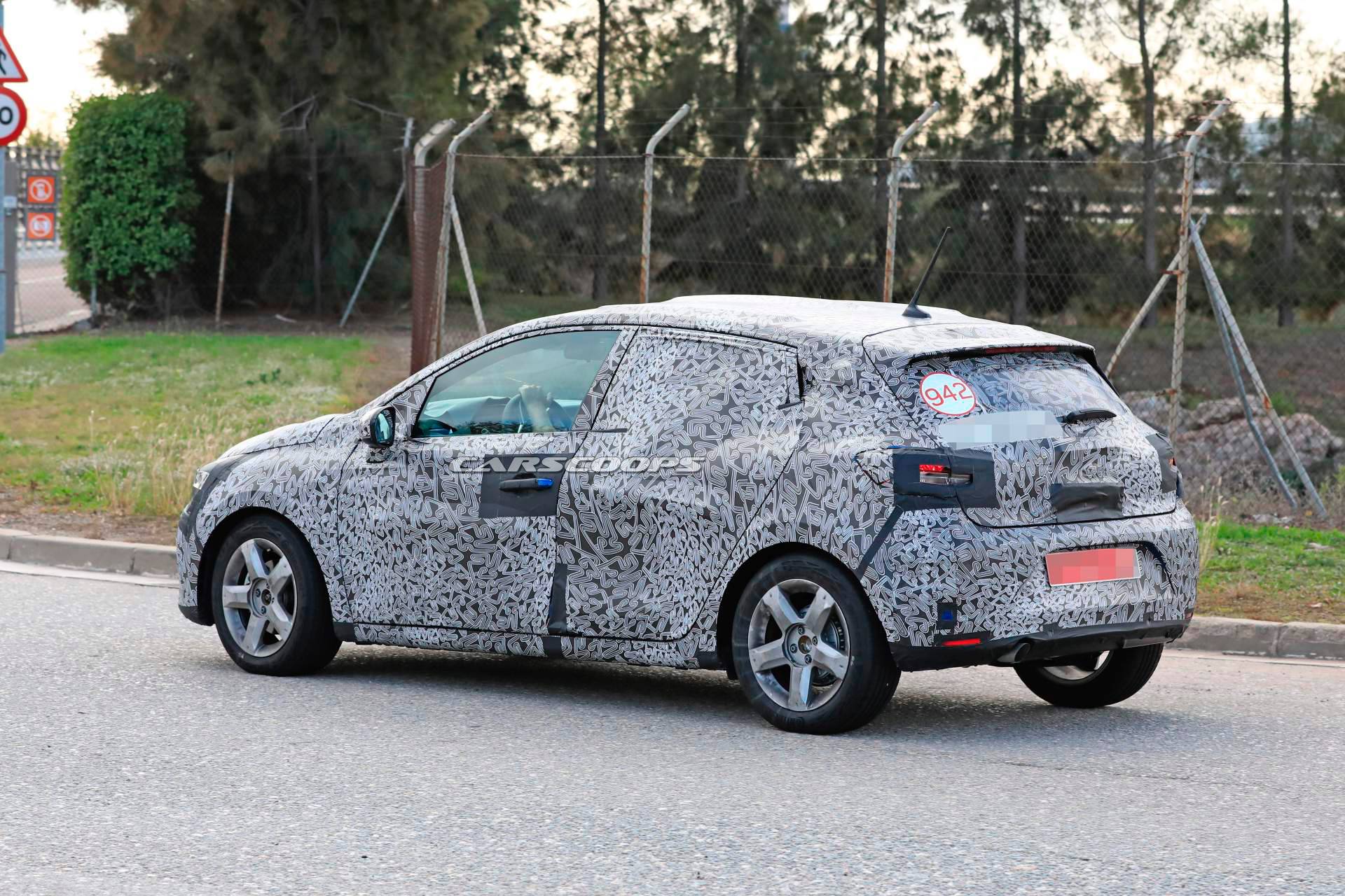 2019 Renault Clio spy shots 17 2019 Renault Clio Spied Looking More Familiar As It Drops Padded Camo