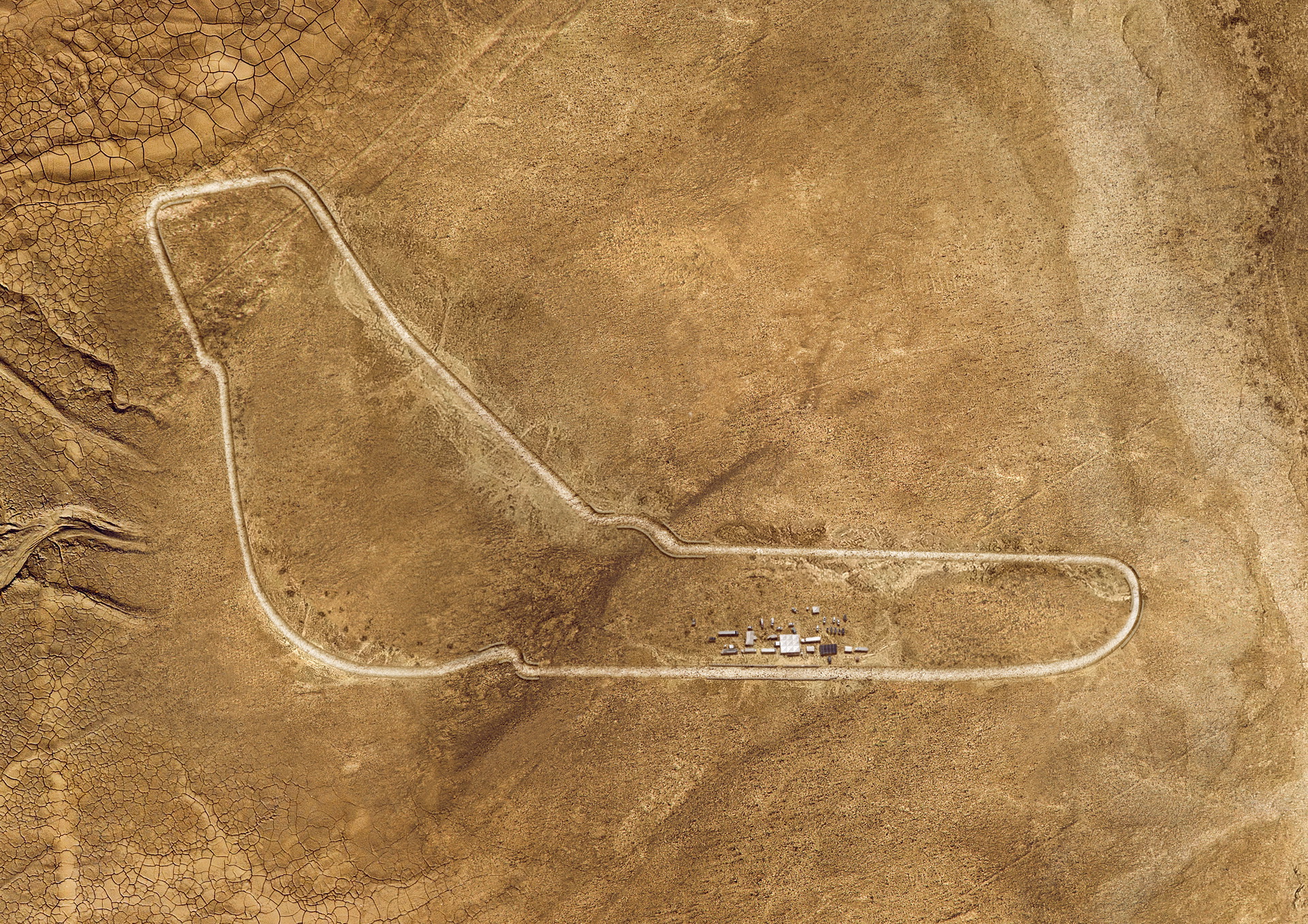 bmw x5 monza circuit sahara 1 BMW Recreates Monza Track In The Sahara, Unleashes New X5