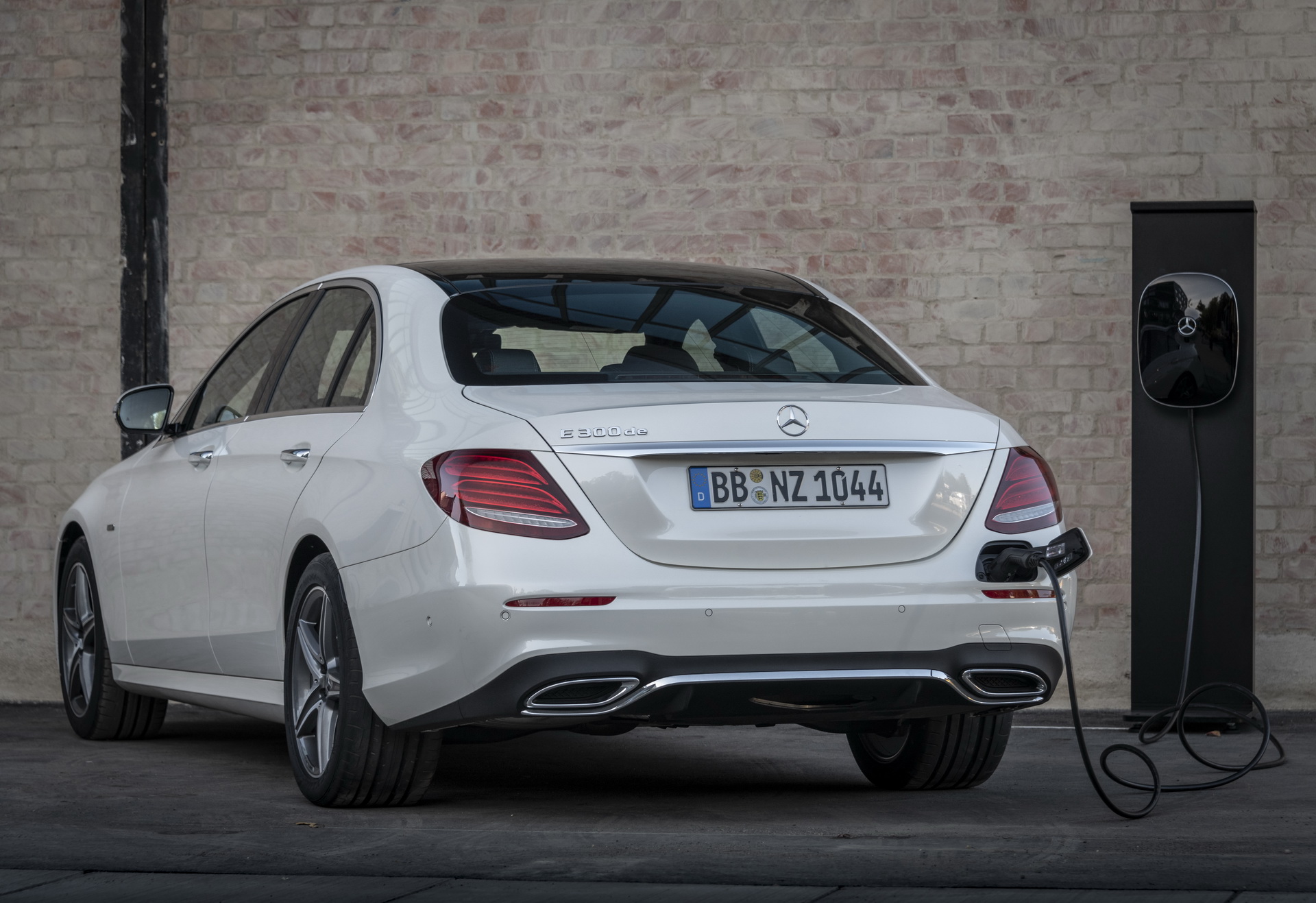 mercedes e300de phev uk pricing 1 Mercedes-Benz Prices Diesel PHEV E-Class From £47,700 In The UK