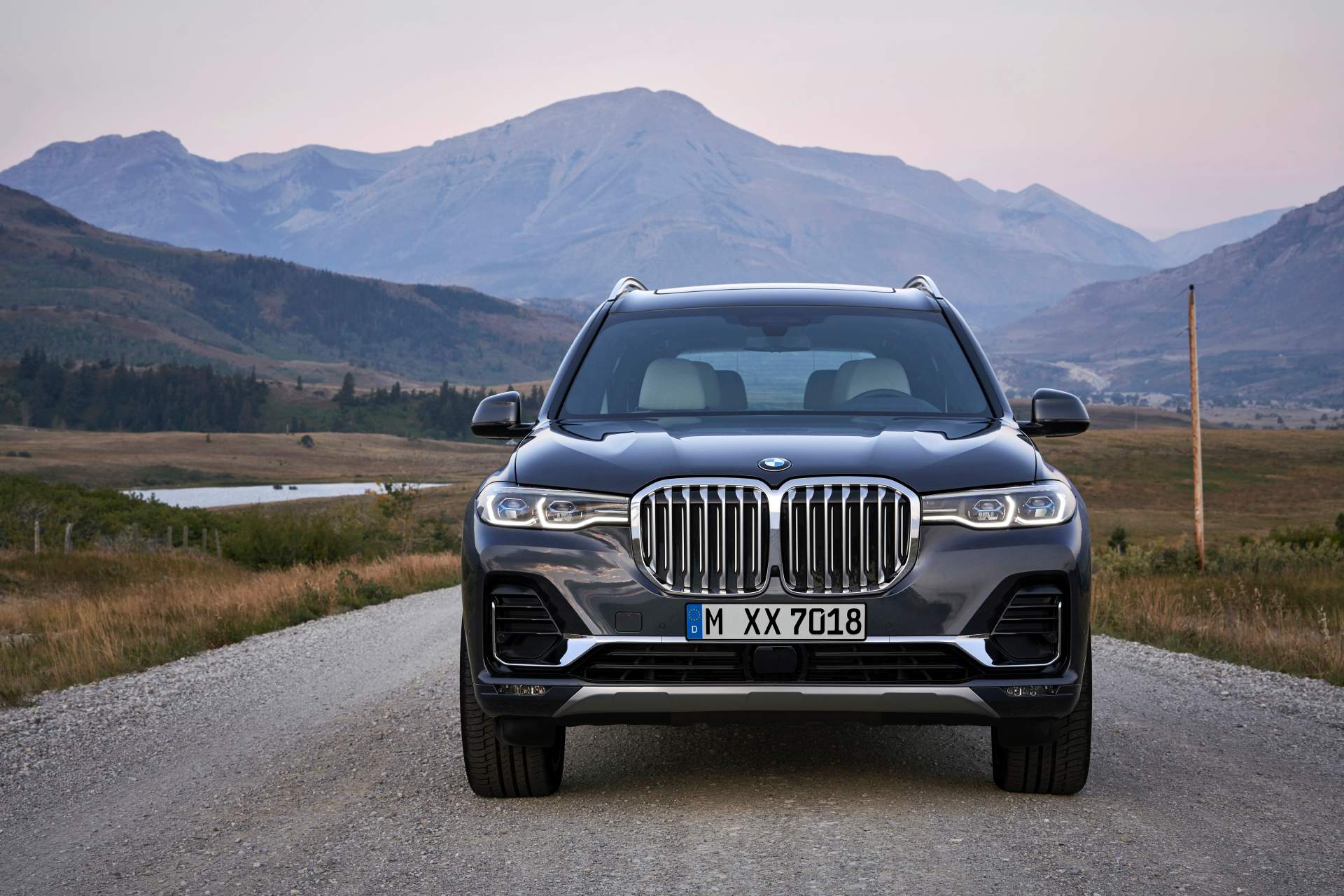2019 BMW X7 27 The New BMW X7 Is So Big It Barely Fits In The Photos