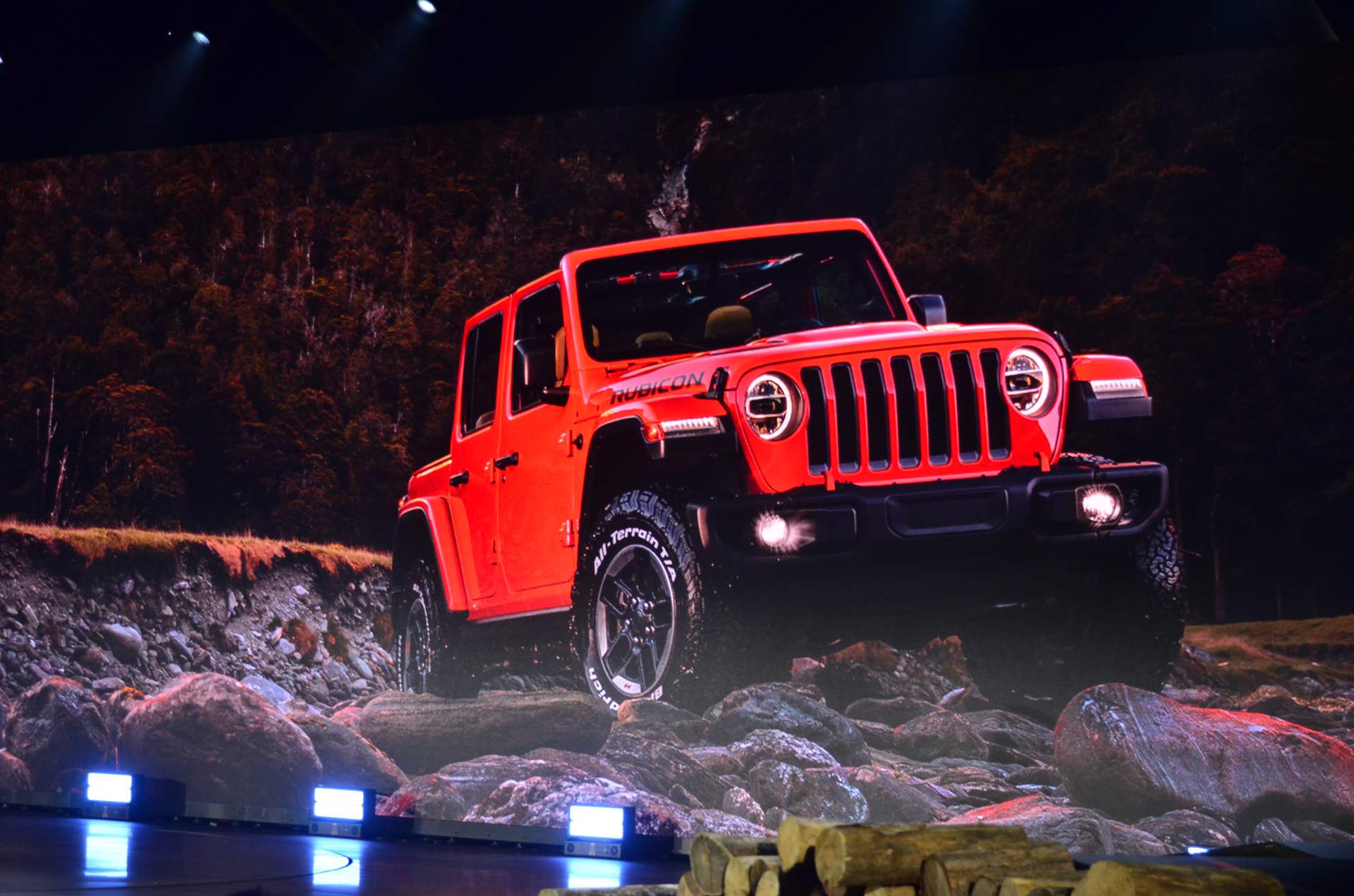 2020 Jeep Gladiator at 2018 LA Auto Show 10 2020 Jeep Gladiator Just Can’t Wait To Tackle Some Off-Road Trails