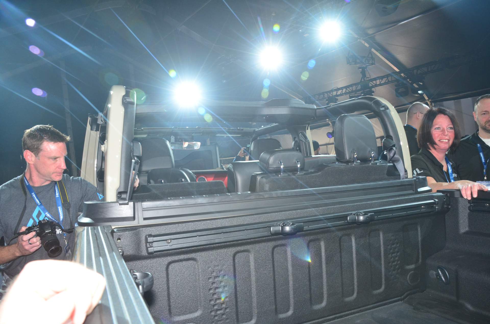 2020 Jeep Gladiator at 2018 LA Auto Show 62 2020 Jeep Gladiator Just Can’t Wait To Tackle Some Off-Road Trails