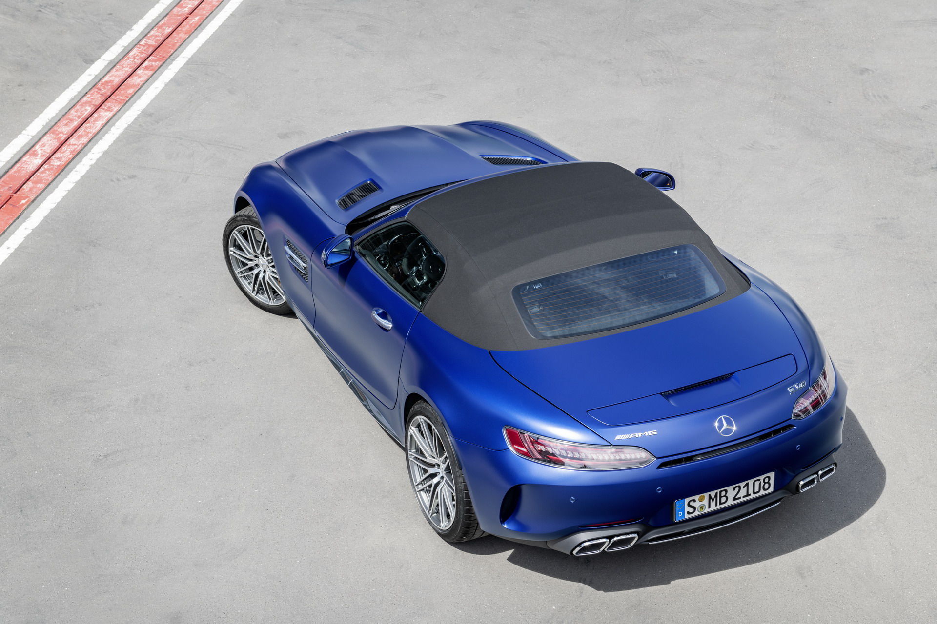 2020 Mercedes-AMG GT and AMG GT R PRO 18 2020 Mercedes-AMG GT R Pro Headlines Updated 2-Door GT Family