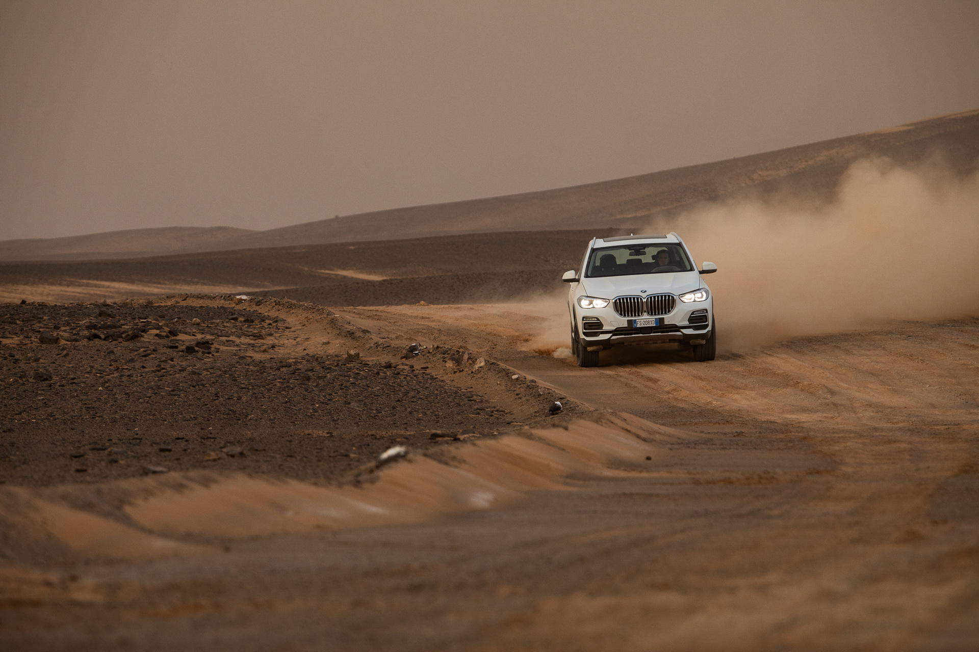 bmw x5 monza circuit sahara 25 BMW Recreates Monza Track In The Sahara, Unleashes New X5