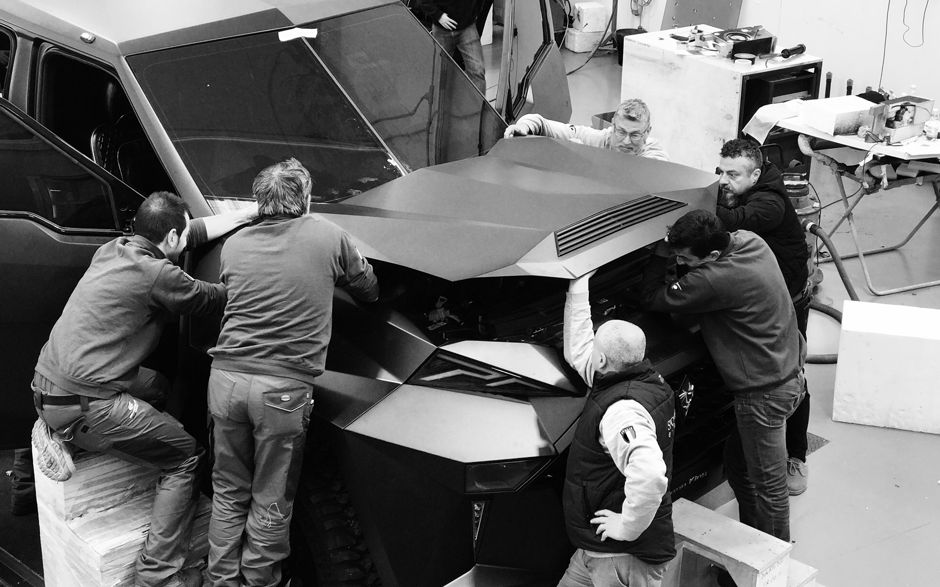 karlmann king la live pics 30 Karlmann King Luxury Truck Is Ready To Put The ‘Gold’ In Golden State