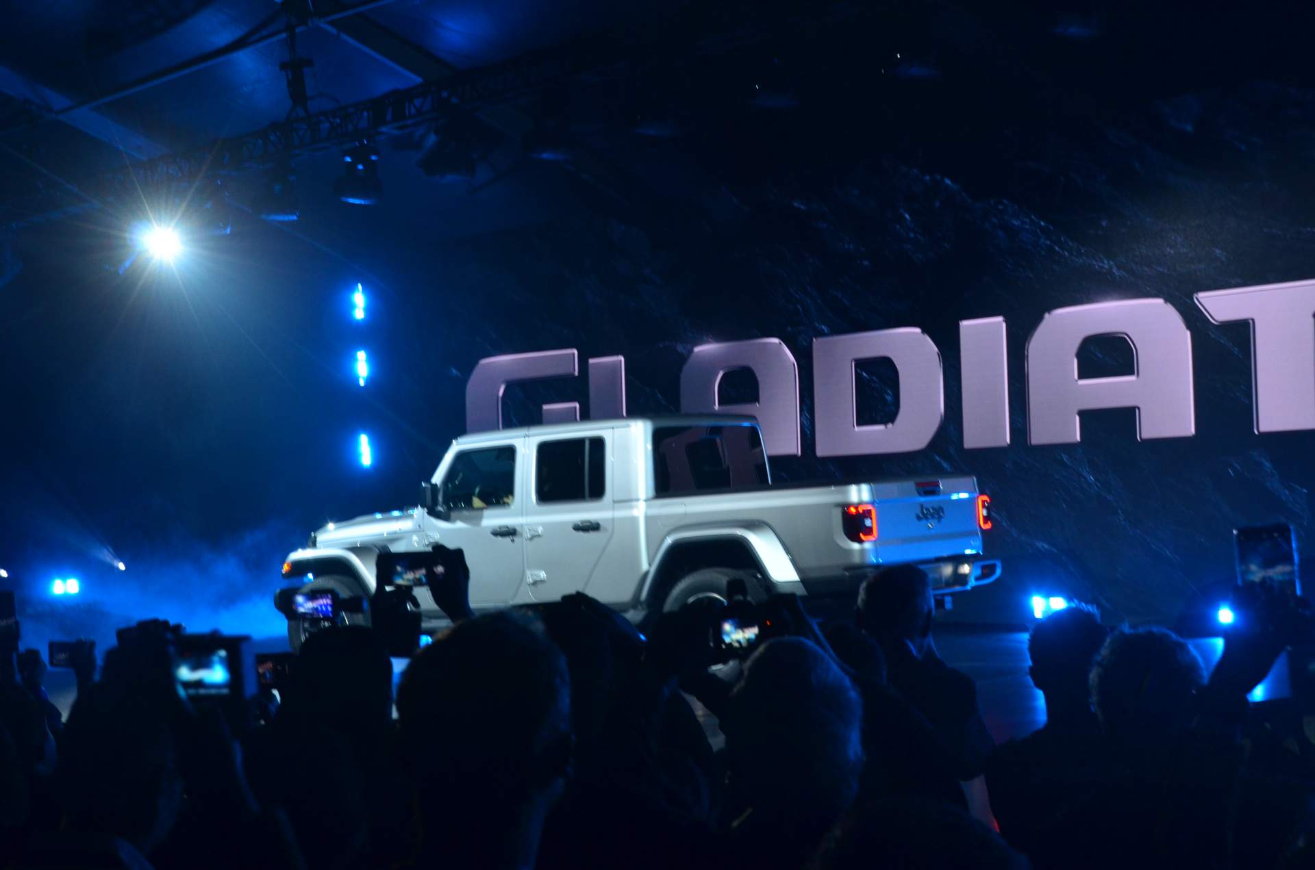 2020 Jeep Gladiator at 2018 LA Auto Show 18 2020 Jeep Gladiator Just Can’t Wait To Tackle Some Off-Road Trails
