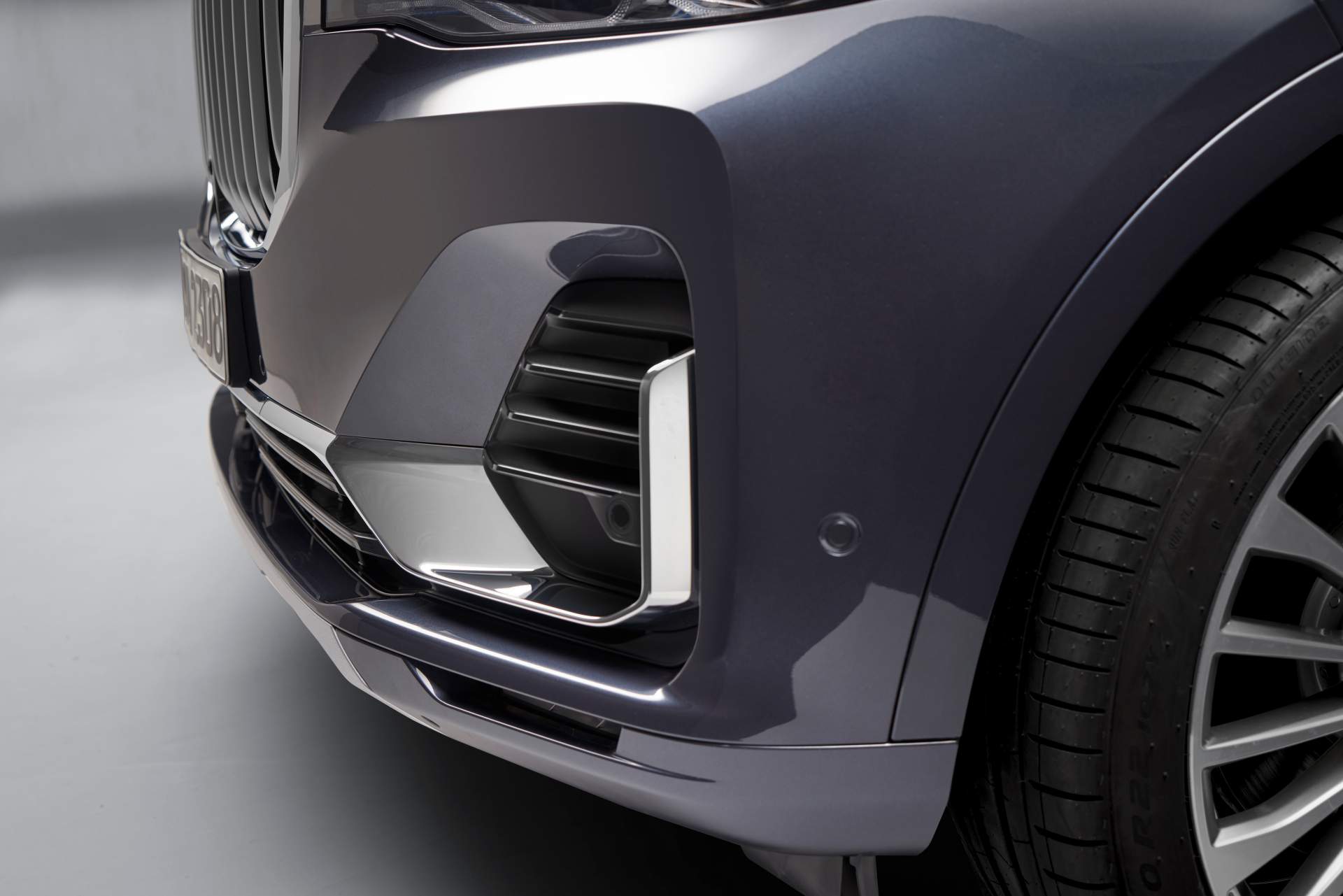 2019 BMW X7 61 The New BMW X7 Is So Big It Barely Fits In The Photos