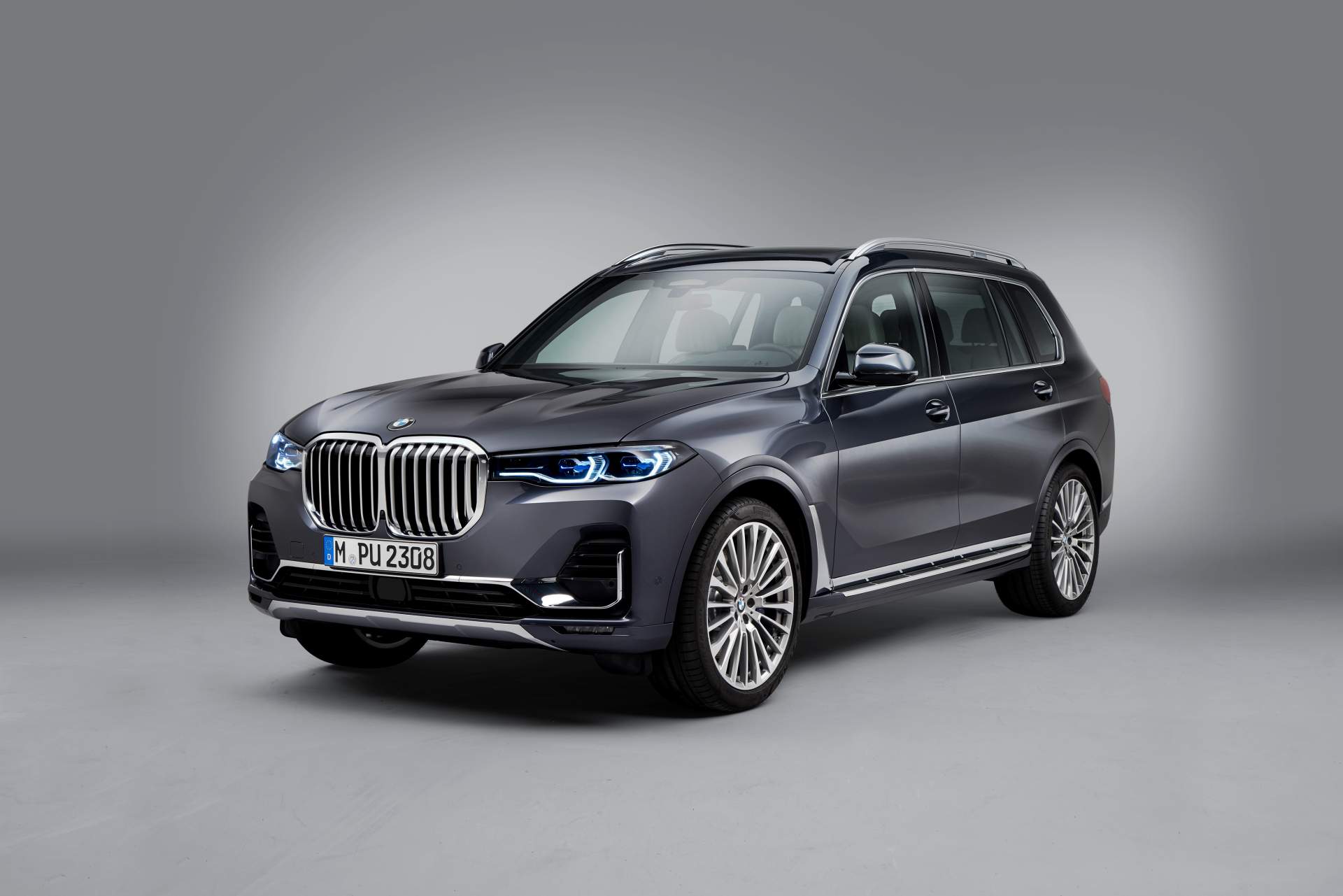 2019 BMW X7 55 The New BMW X7 Is So Big It Barely Fits In The Photos