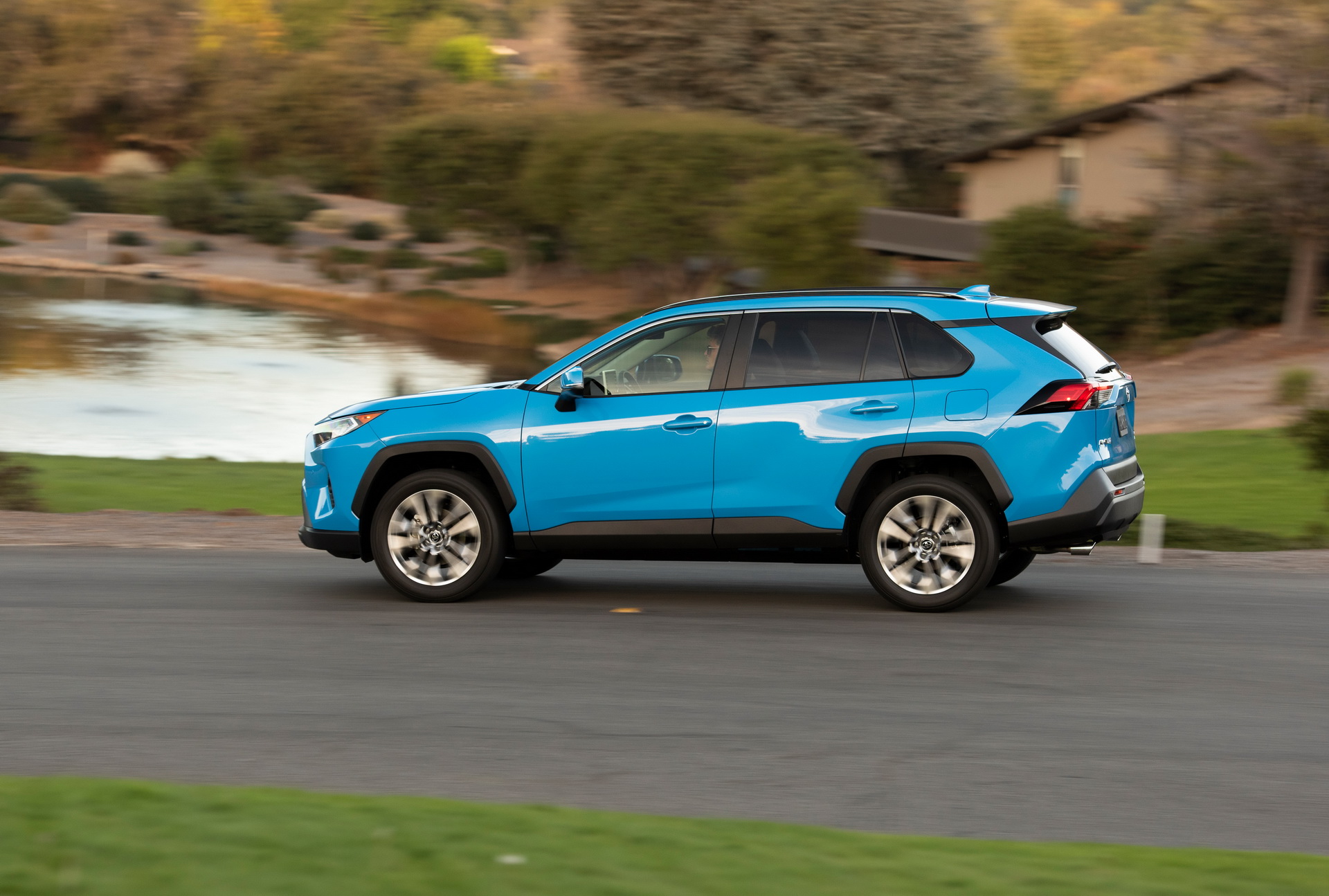 2019-Toyota-RAV4-05 2019 Toyota RAV4 Starts From $26,545: All The Details On Prices, Grades And Equipment