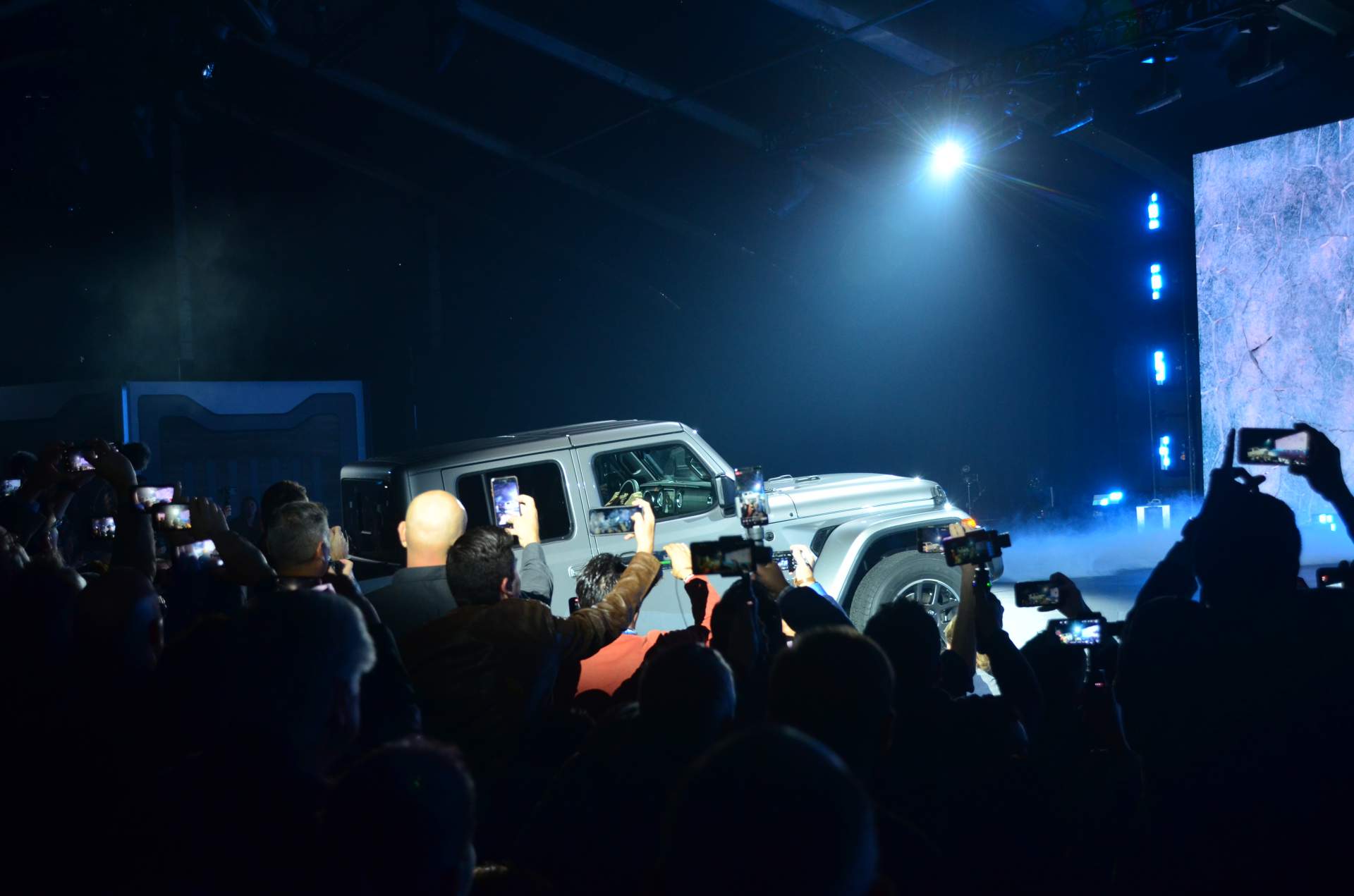 2020 Jeep Gladiator at 2018 LA Auto Show 13 2020 Jeep Gladiator Just Can’t Wait To Tackle Some Off-Road Trails
