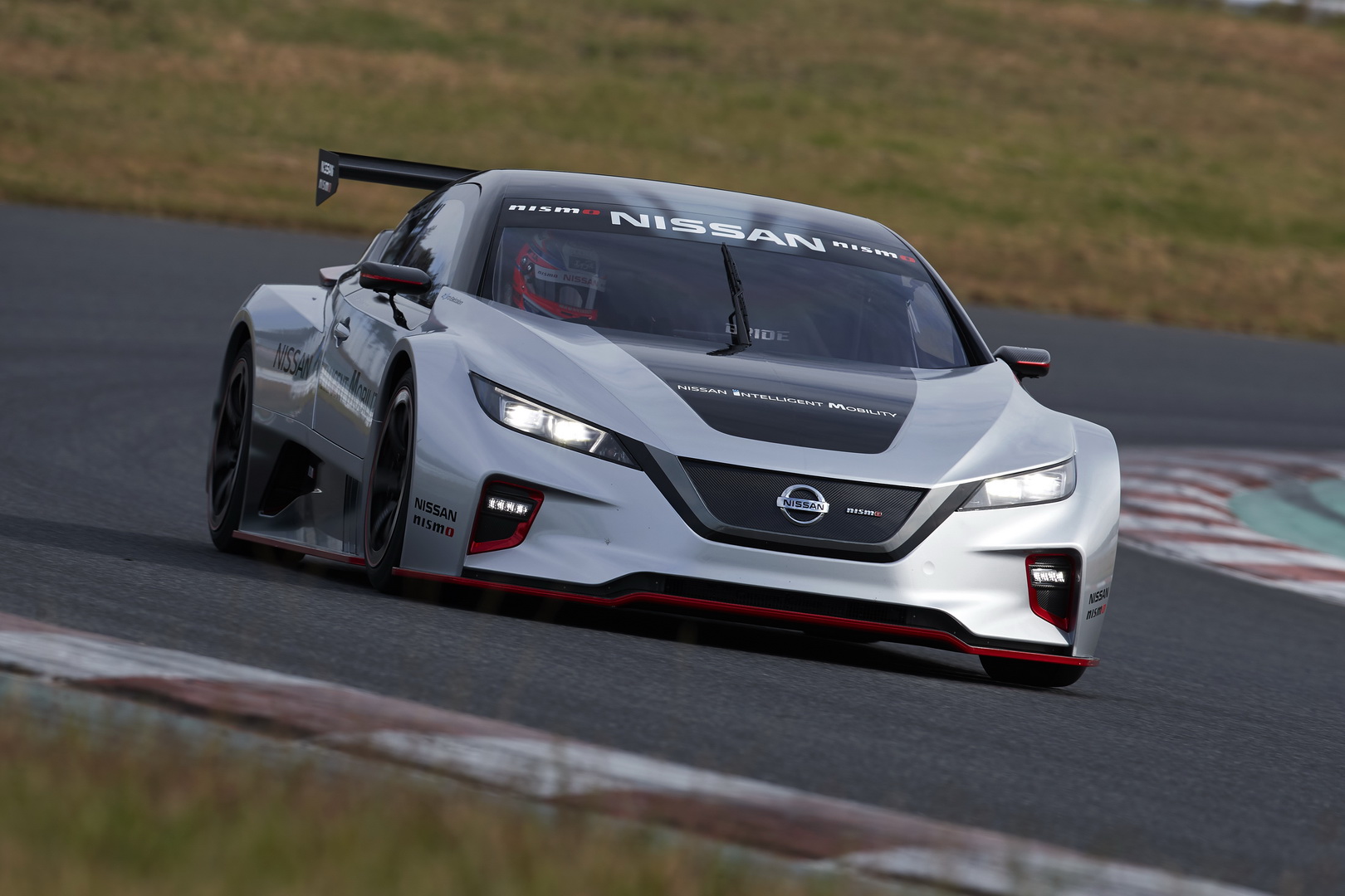 2018 LEAF NISMO RC 13 New Nissan Leaf Nismo RC Debuts With Carbon Monocoque, 322HP