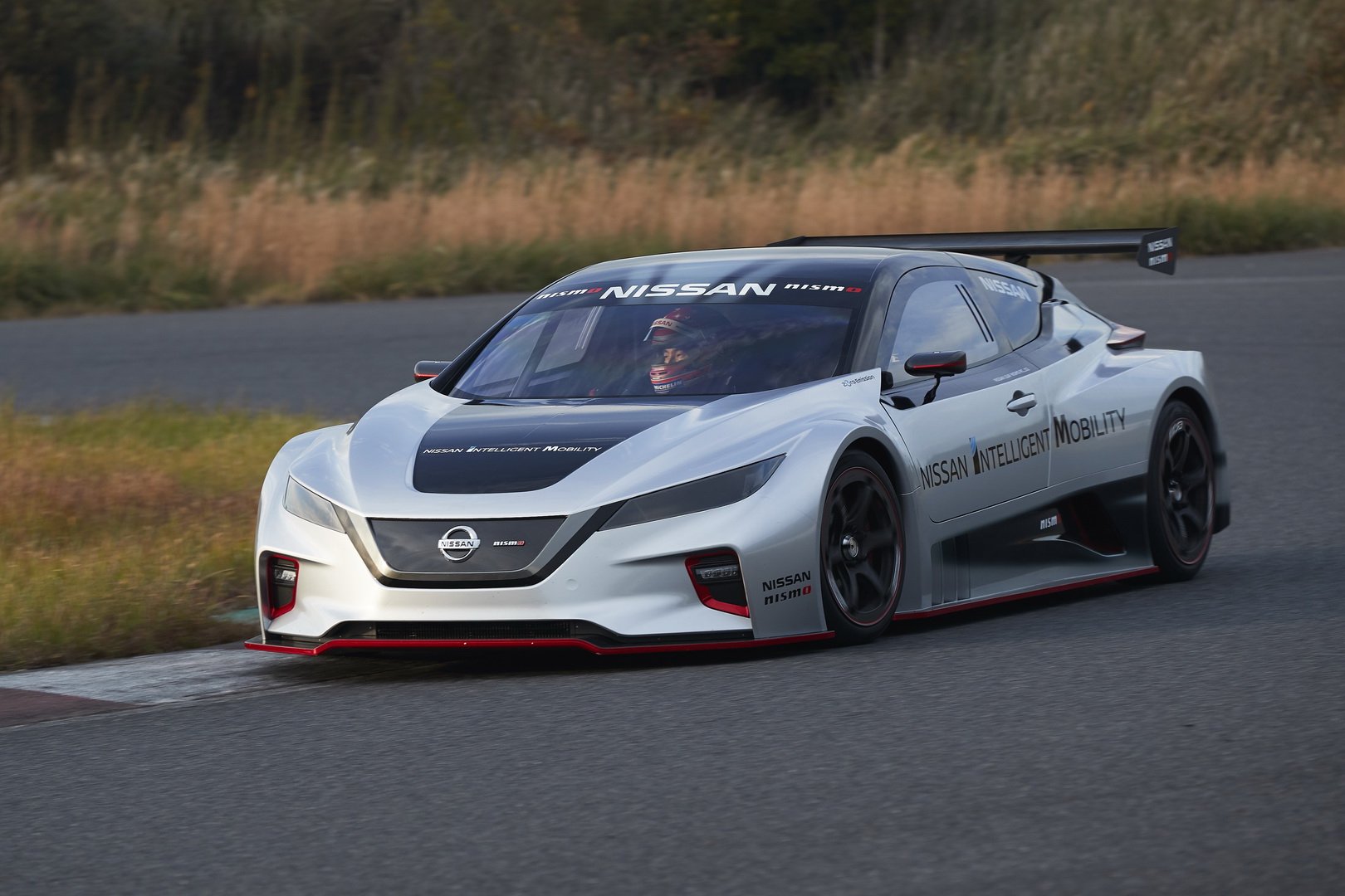 2018 LEAF NISMO RC 17 New Nissan Leaf Nismo RC Debuts With Carbon Monocoque, 322HP