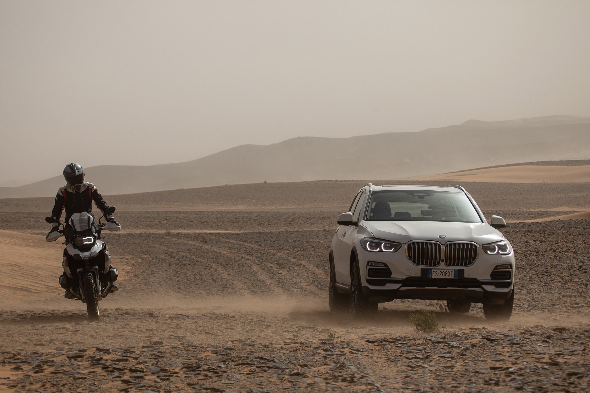 bmw x5 monza circuit sahara 11 BMW Recreates Monza Track In The Sahara, Unleashes New X5