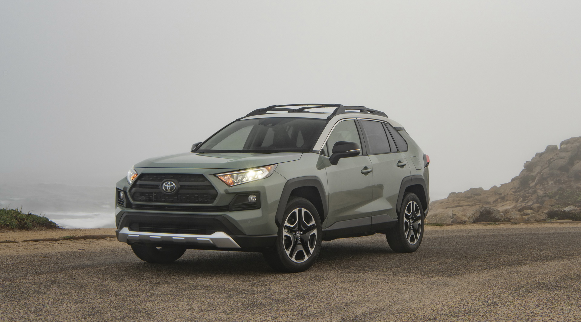 2019-Toyota-RAV4-01 2019 Toyota RAV4 Starts From $26,545: All The Details On Prices, Grades And Equipment