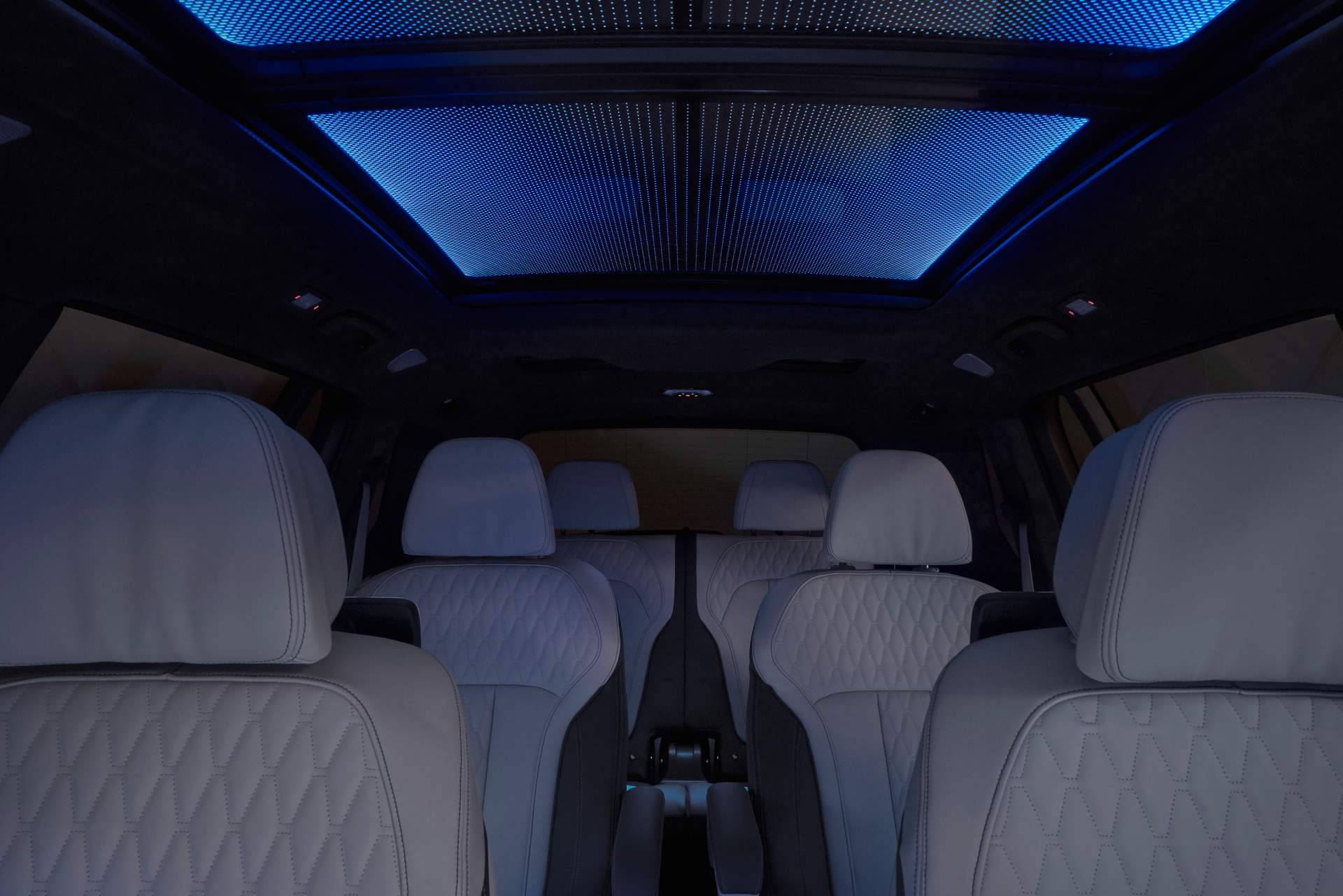 2019 BMW X7 79 The New BMW X7 Is So Big It Barely Fits In The Photos