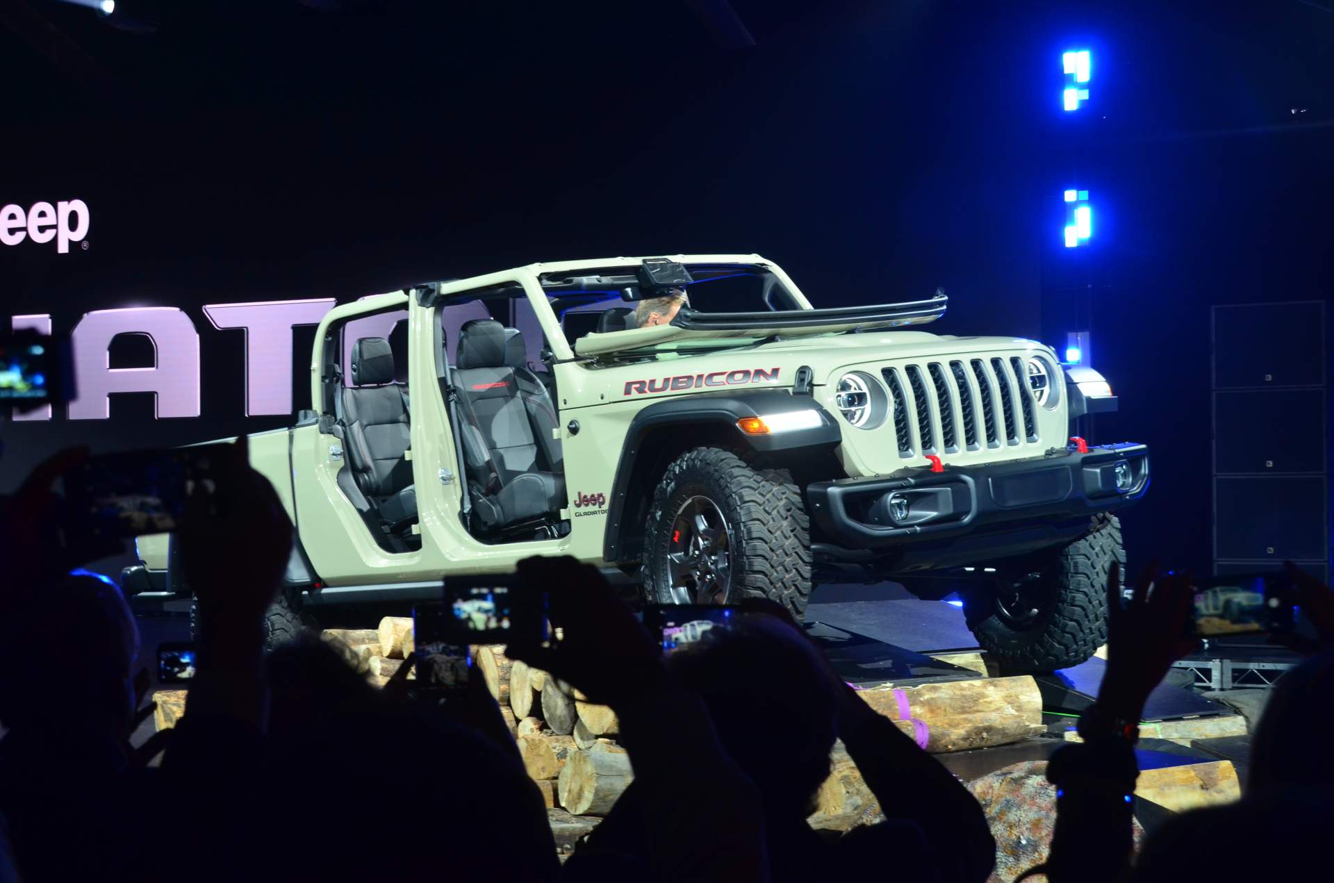 2020 Jeep Gladiator at 2018 LA Auto Show 51 2020 Jeep Gladiator Just Can’t Wait To Tackle Some Off-Road Trails