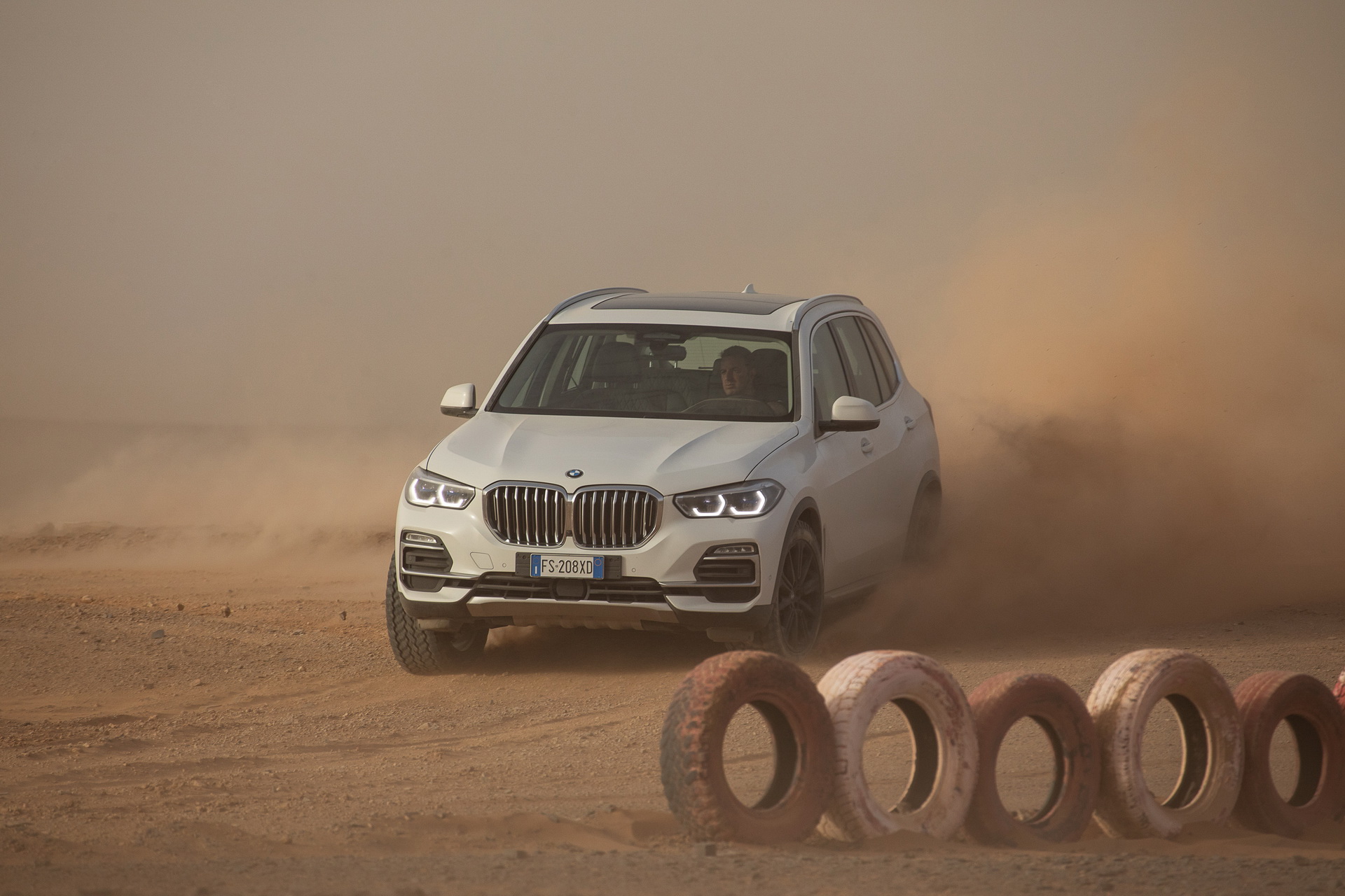 bmw x5 monza circuit sahara 17 BMW Recreates Monza Track In The Sahara, Unleashes New X5