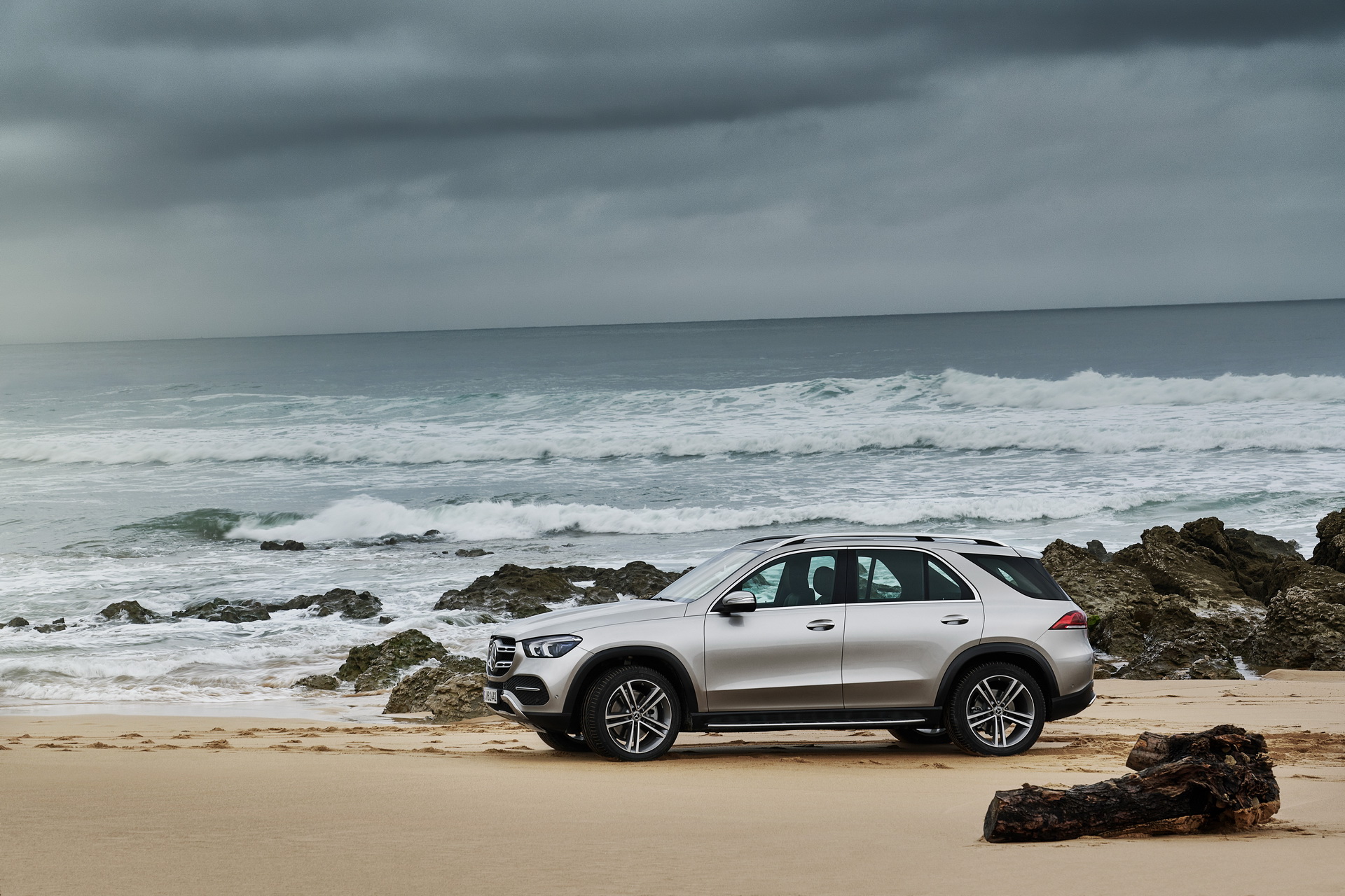 Mercedes-GLE-04 New Mercedes GLE Has The Moves – And It’ll Rock Itself Free If You Get Stuck Off-Road