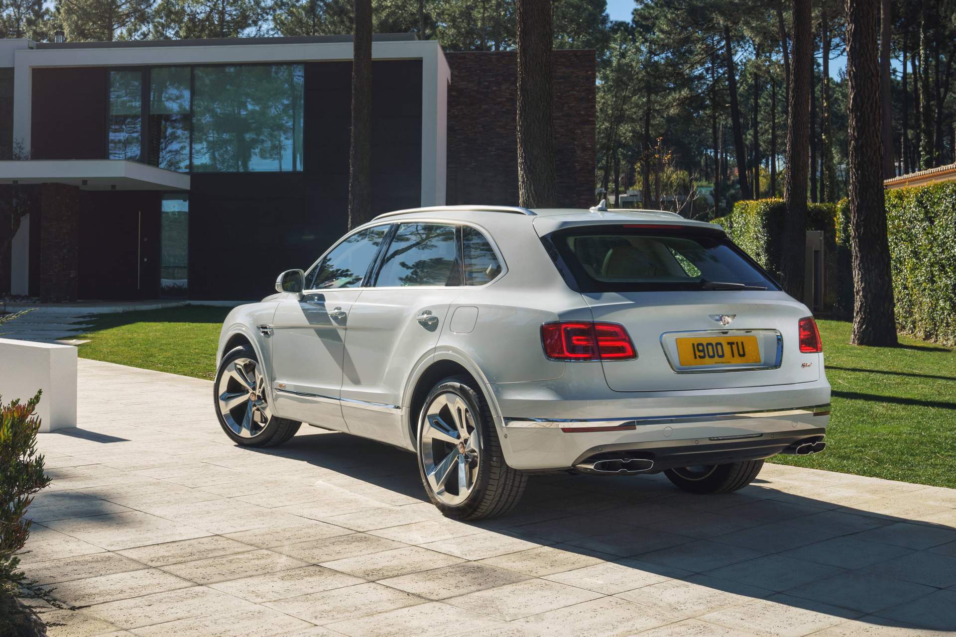 Bentley Bentayga Hybrid 6 WLTP Switch “Close To Catastrophic” For Bentley As It Lost 300-400 Bentayga Sales