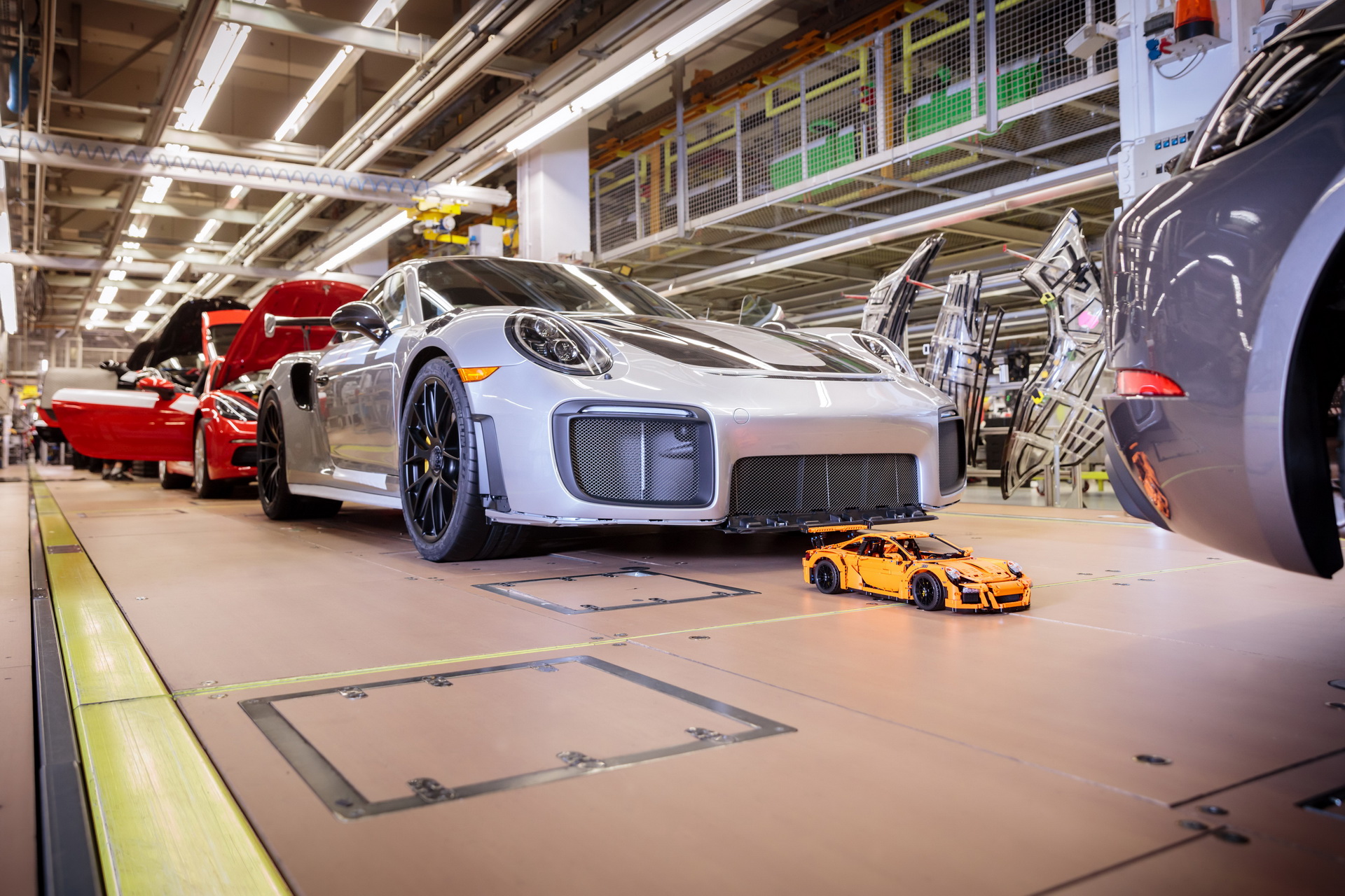 lego technic porsche 911 gt3rs final 3 Final LEGO Technic Porsche 911 GT3 RS Scale Model Rolls Off The Line