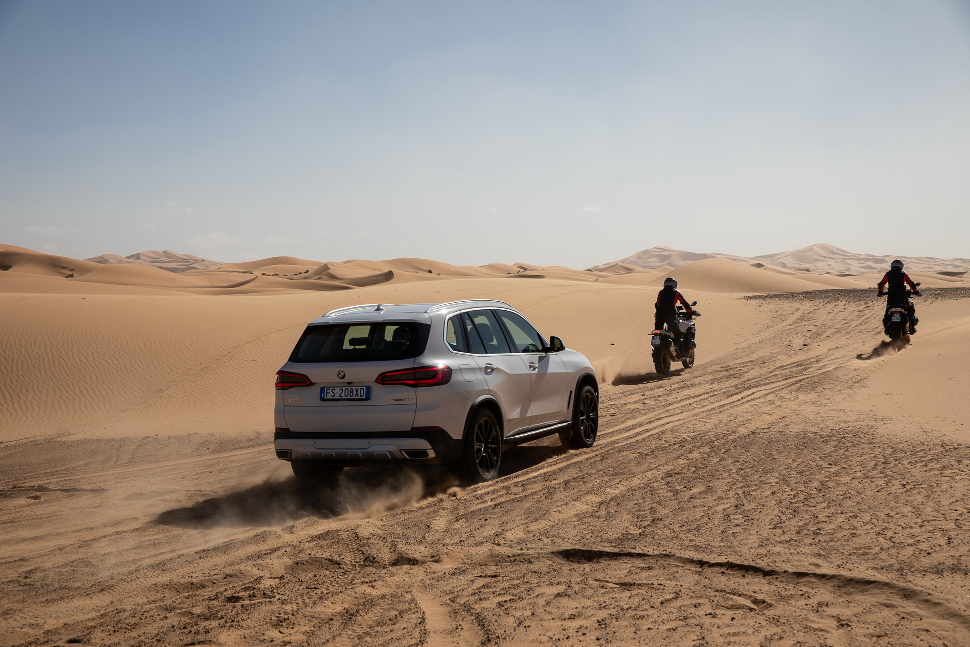bmw x5 monza circuit sahara 8 BMW Recreates Monza Track In The Sahara, Unleashes New X5