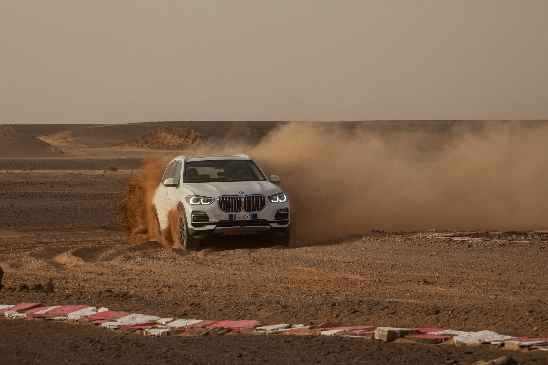 bmw x5 monza circuit sahara 19 BMW Recreates Monza Track In The Sahara, Unleashes New X5