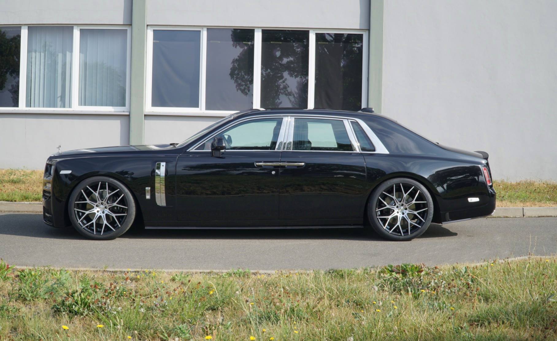 mansory rolls royce phantom allnew 16 Mansory’s Take On The New Rolls-Royce Phantom Offers More Luxury, 602 HP