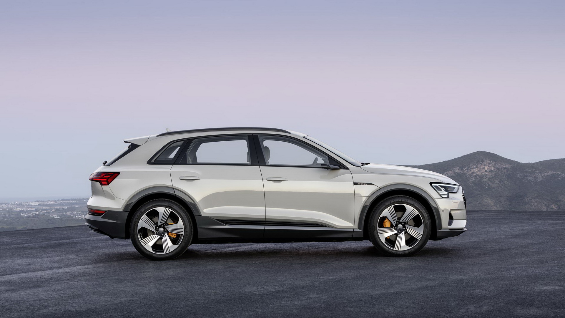 audi etron suv la livepics 25 Audi’s e-tron SUV Is Just As Interesting Without Its Virtual Mirrors