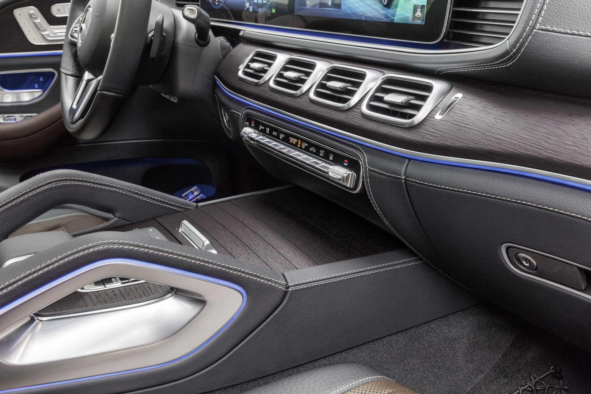 Mercedes-GLE-09 New Mercedes GLE Has The Moves – And It’ll Rock Itself Free If You Get Stuck Off-Road