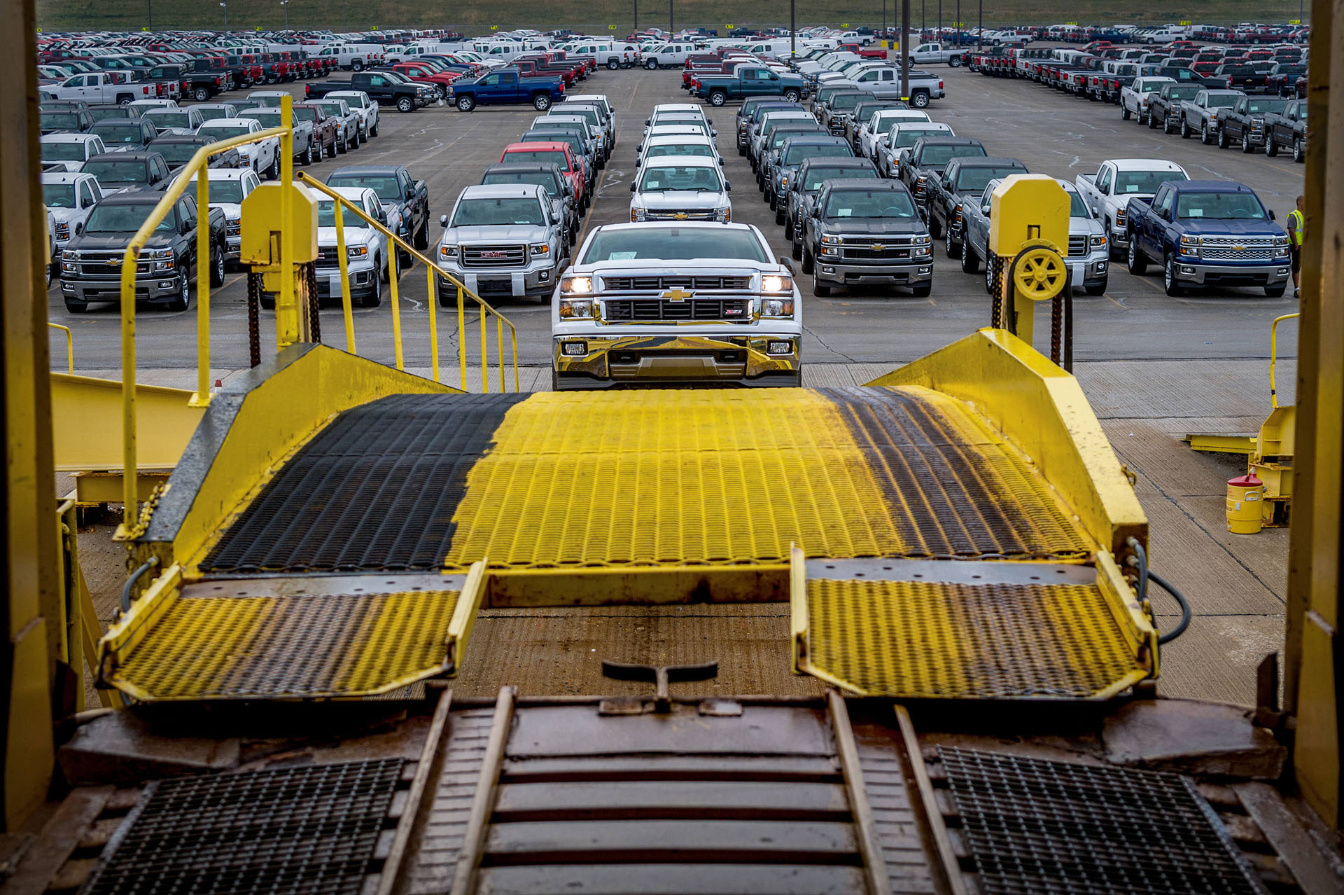 2014SilveradoShipping02 GM’s Gonna Keep Building The Old Silverado/Sierra