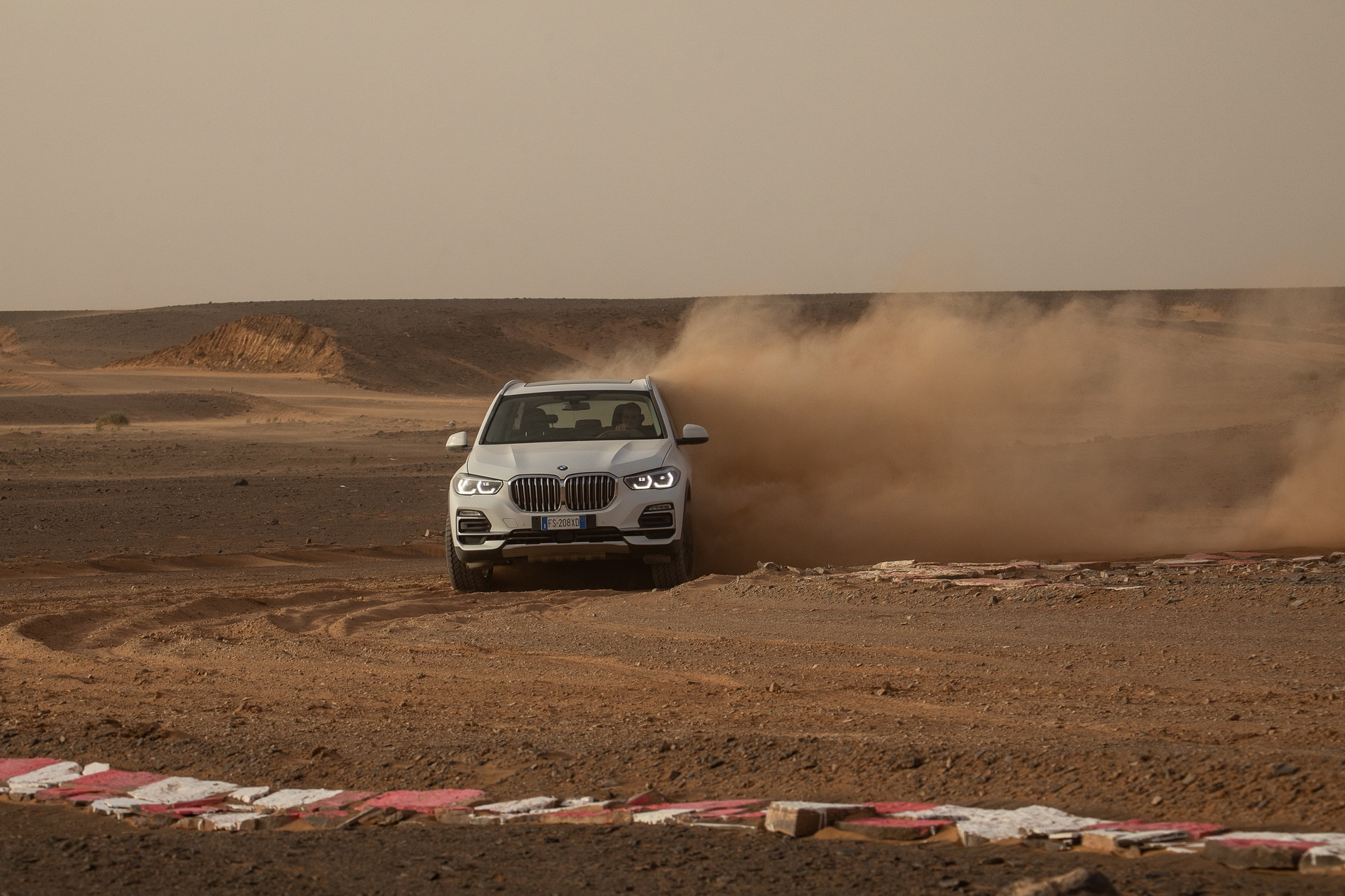 bmw x5 monza circuit sahara 18 BMW Recreates Monza Track In The Sahara, Unleashes New X5