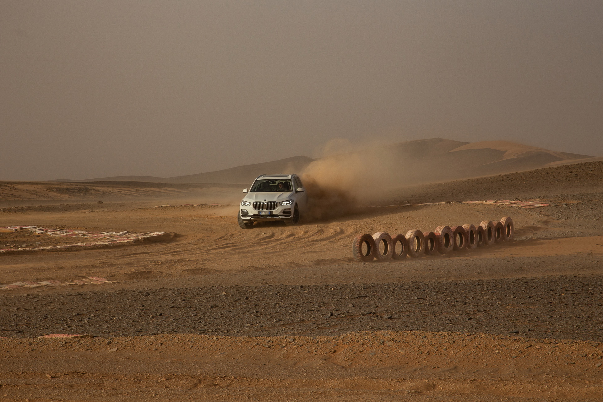 bmw x5 monza circuit sahara 28 BMW Recreates Monza Track In The Sahara, Unleashes New X5