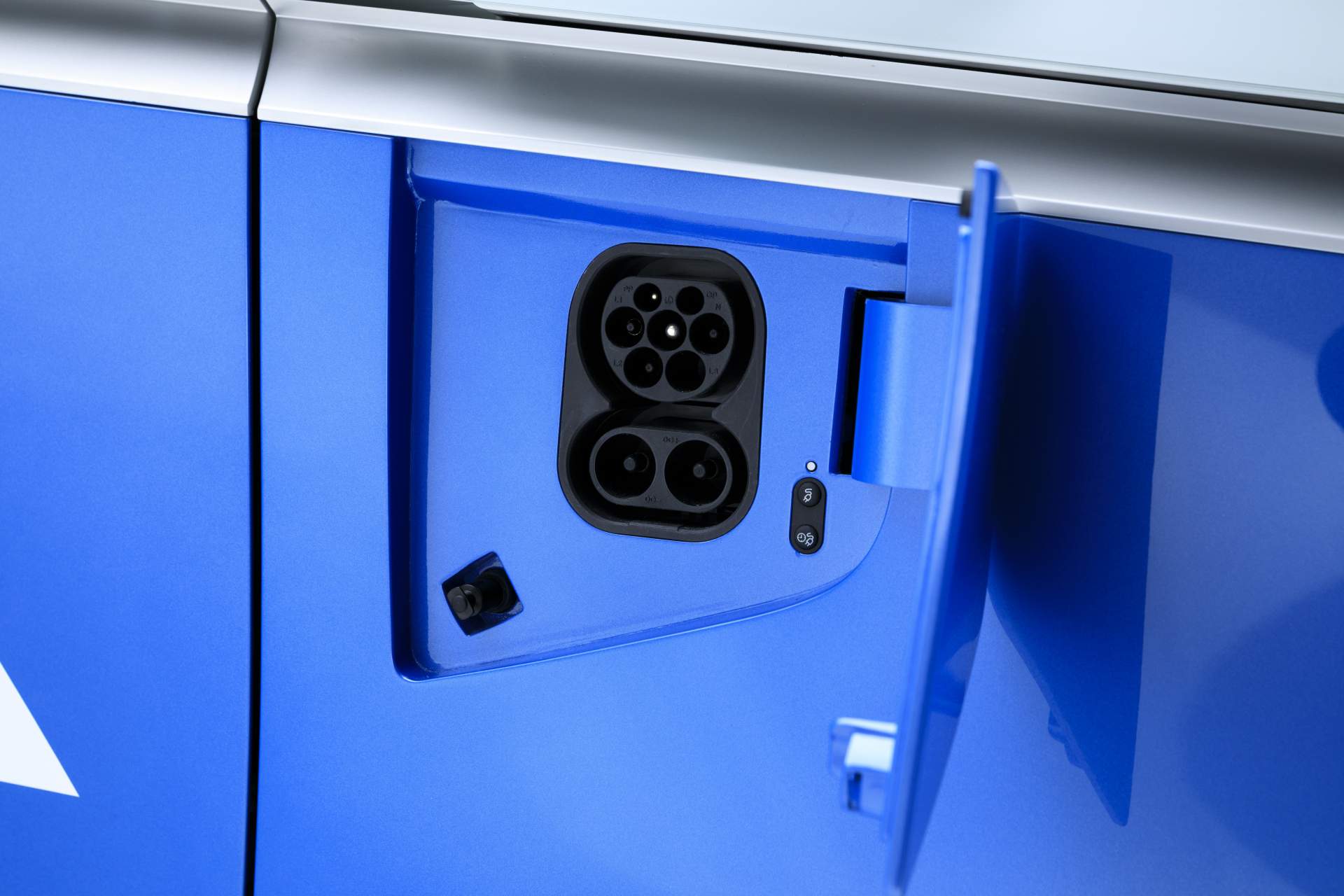 VW I Racing Themed VW I.D. Buzz Cargo Gives Us An Early Look Into 2022