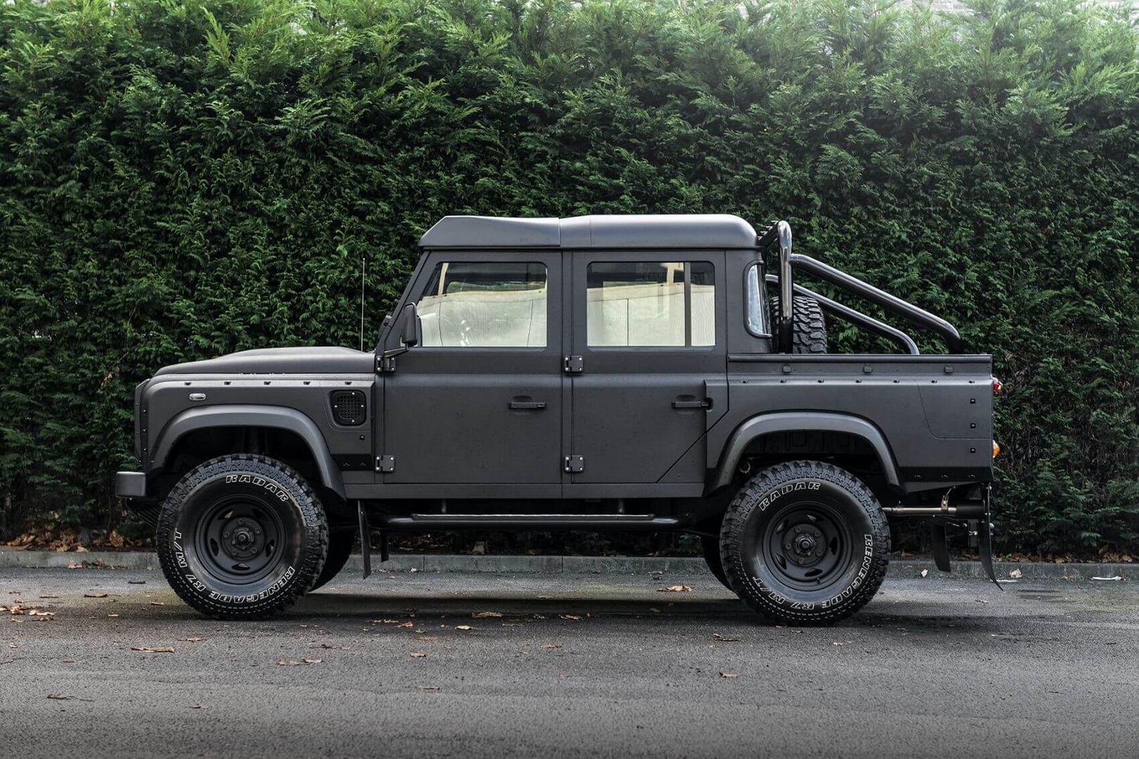 land rover defender kahn design chelsea truck company 9 $90k Bespoke Land Rover Defender Pickup Is Ready For The Armageddon