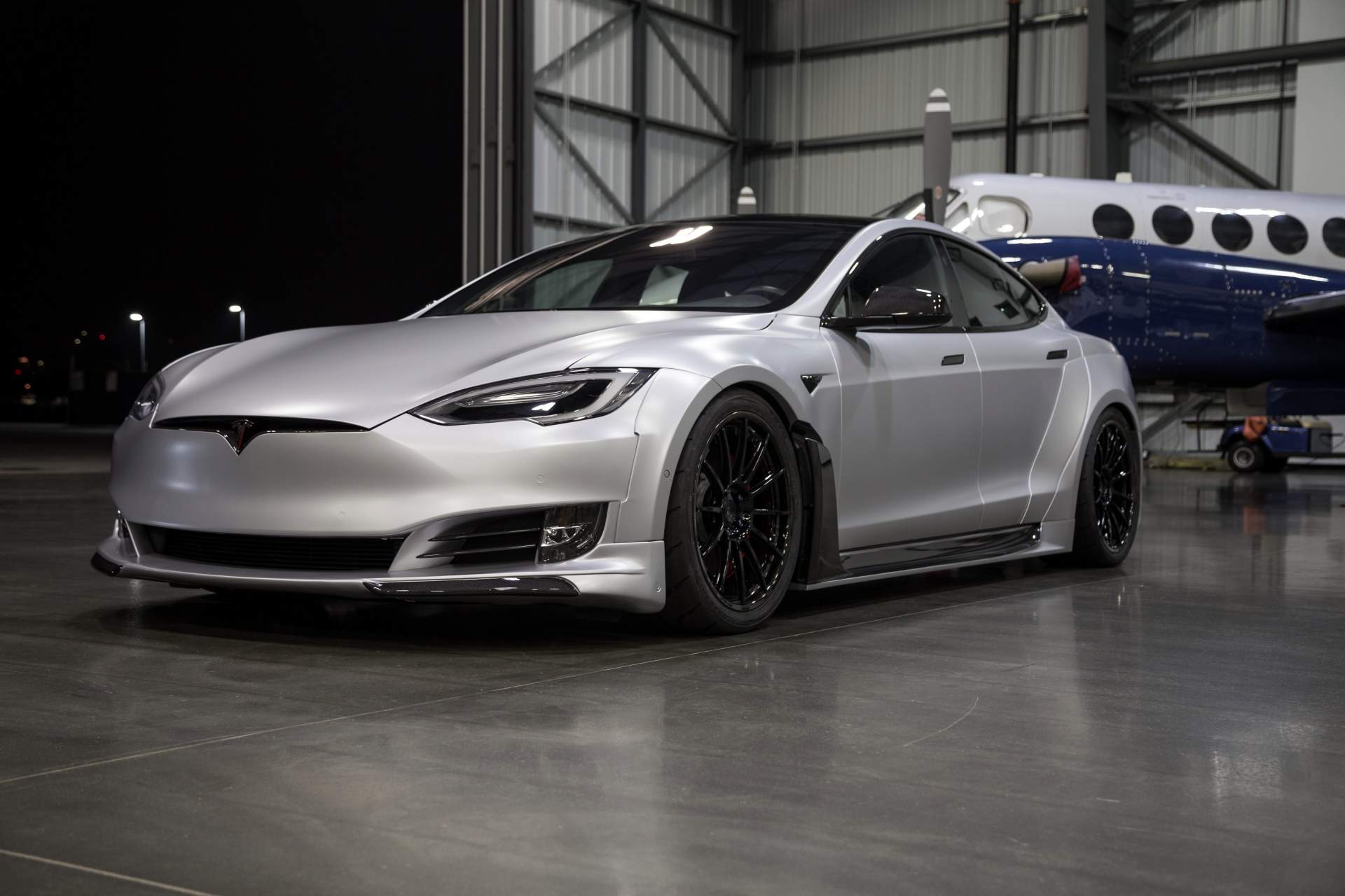 Tesla model performance. Tesla model s p100d Performance. Tesla model s обвес. Tesla model s p100d 2017. Tesla model s тюнингованная.